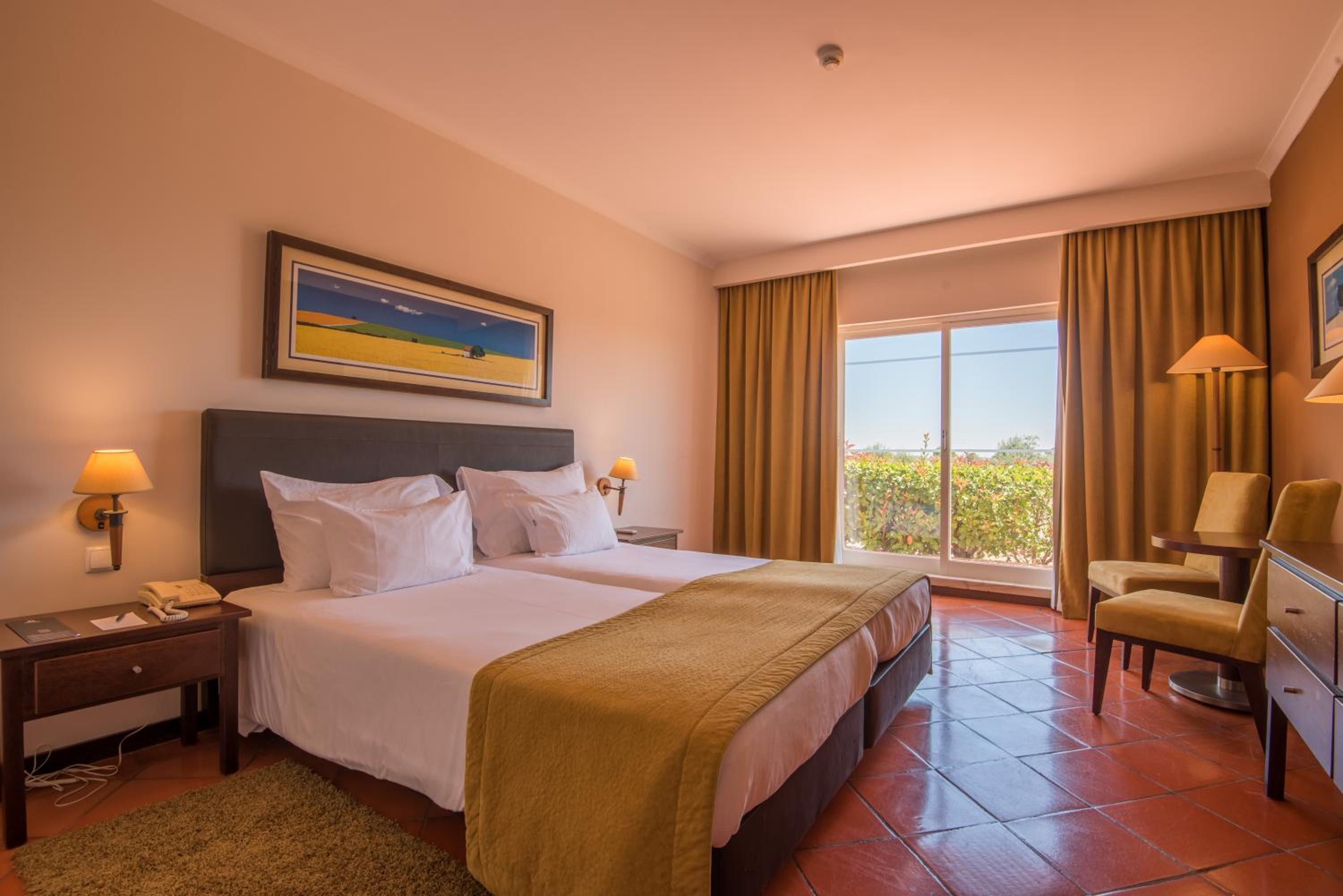 Twin Room with Extra Bed (2 Adults + 1 Child) - Photo 3