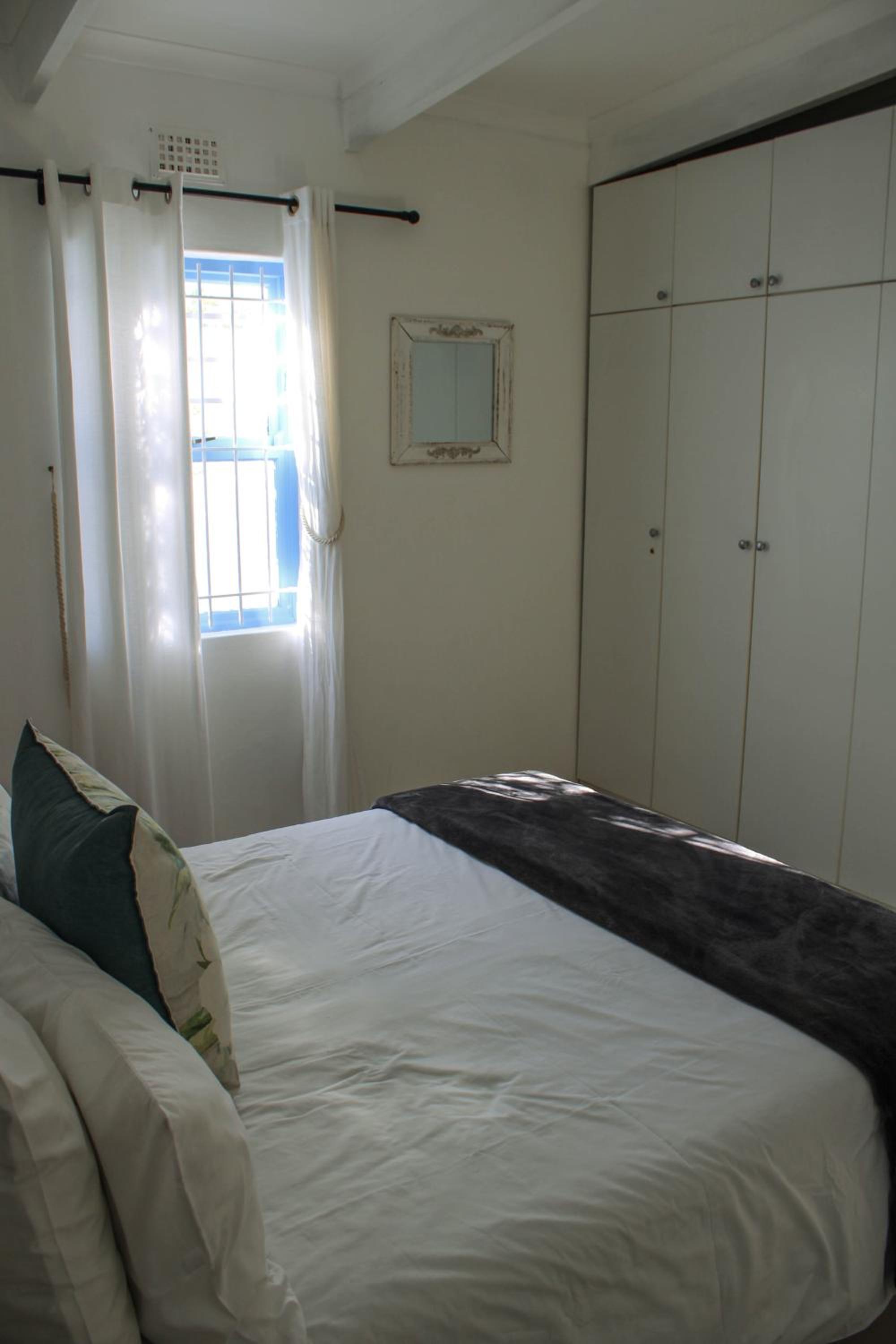 Four-Bedroom House - Photo 15