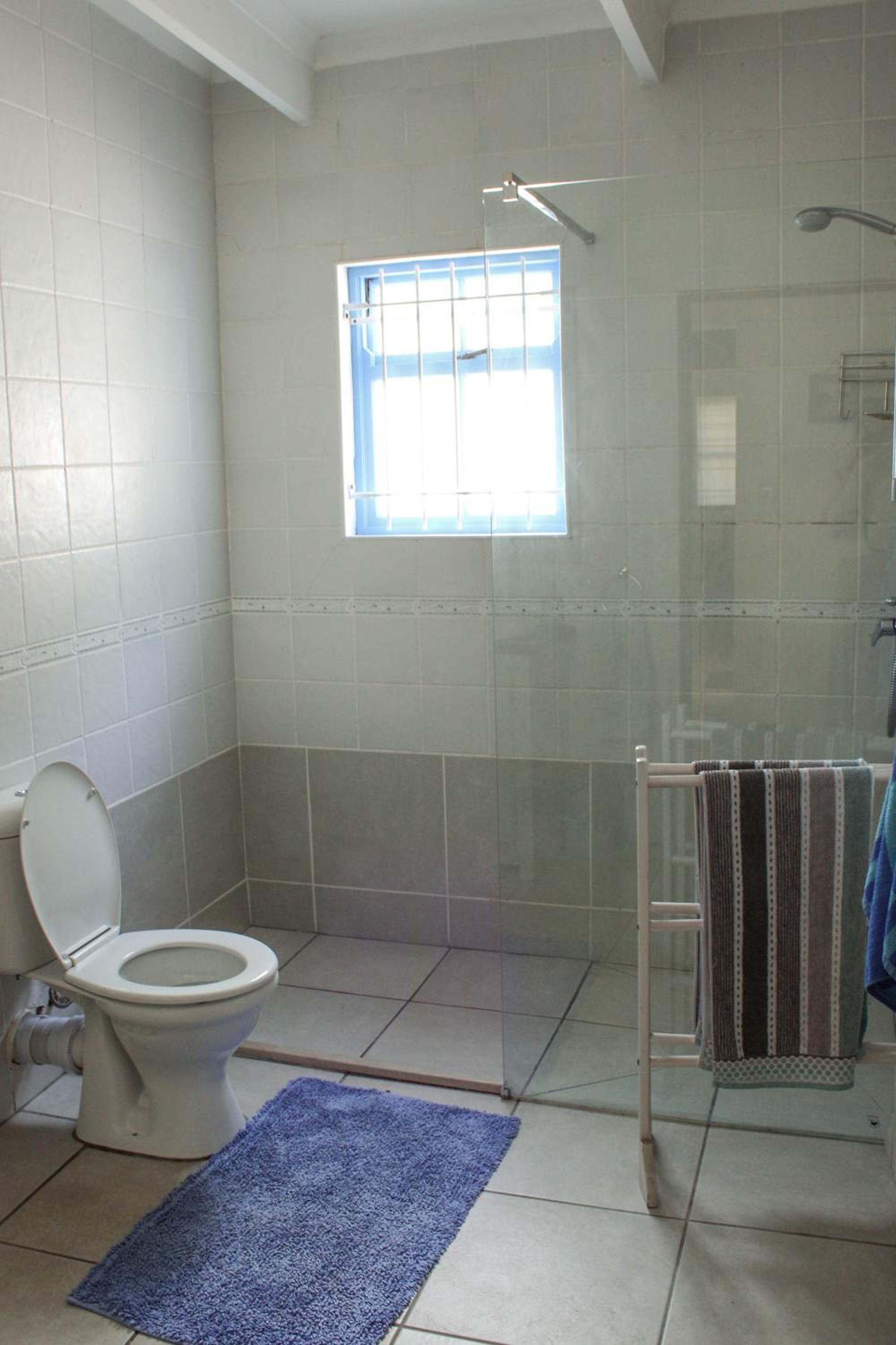 Four-Bedroom House - Photo 10