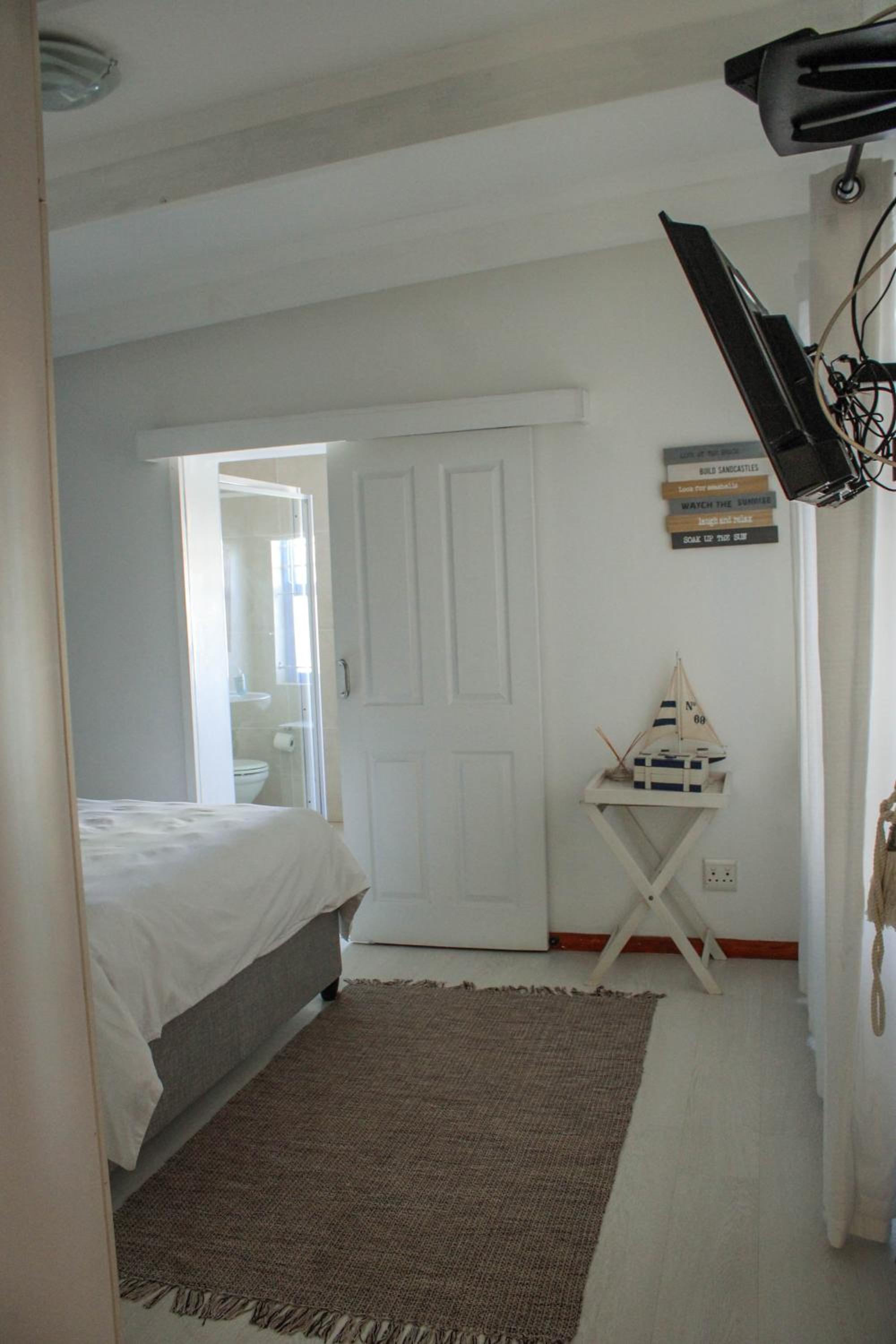 Four-Bedroom House - Photo 9