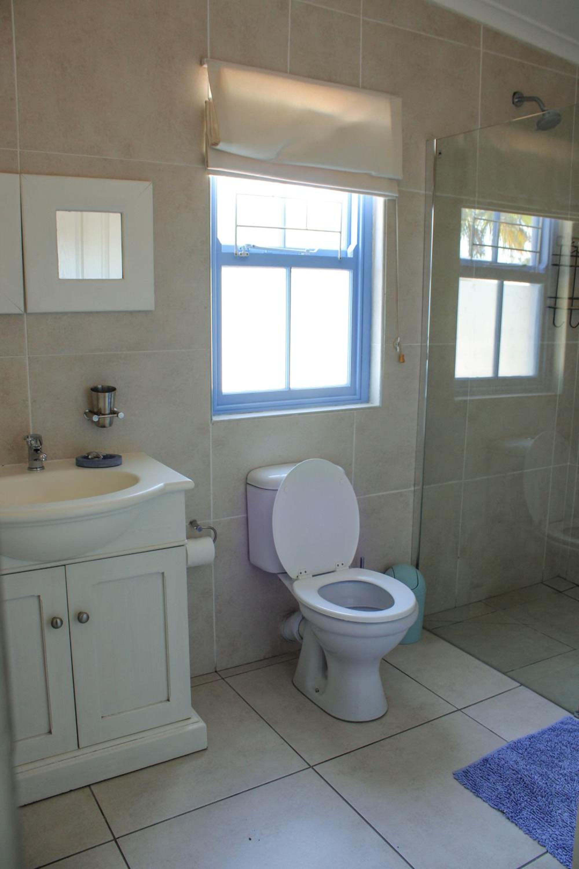 Four-Bedroom House - Photo 3