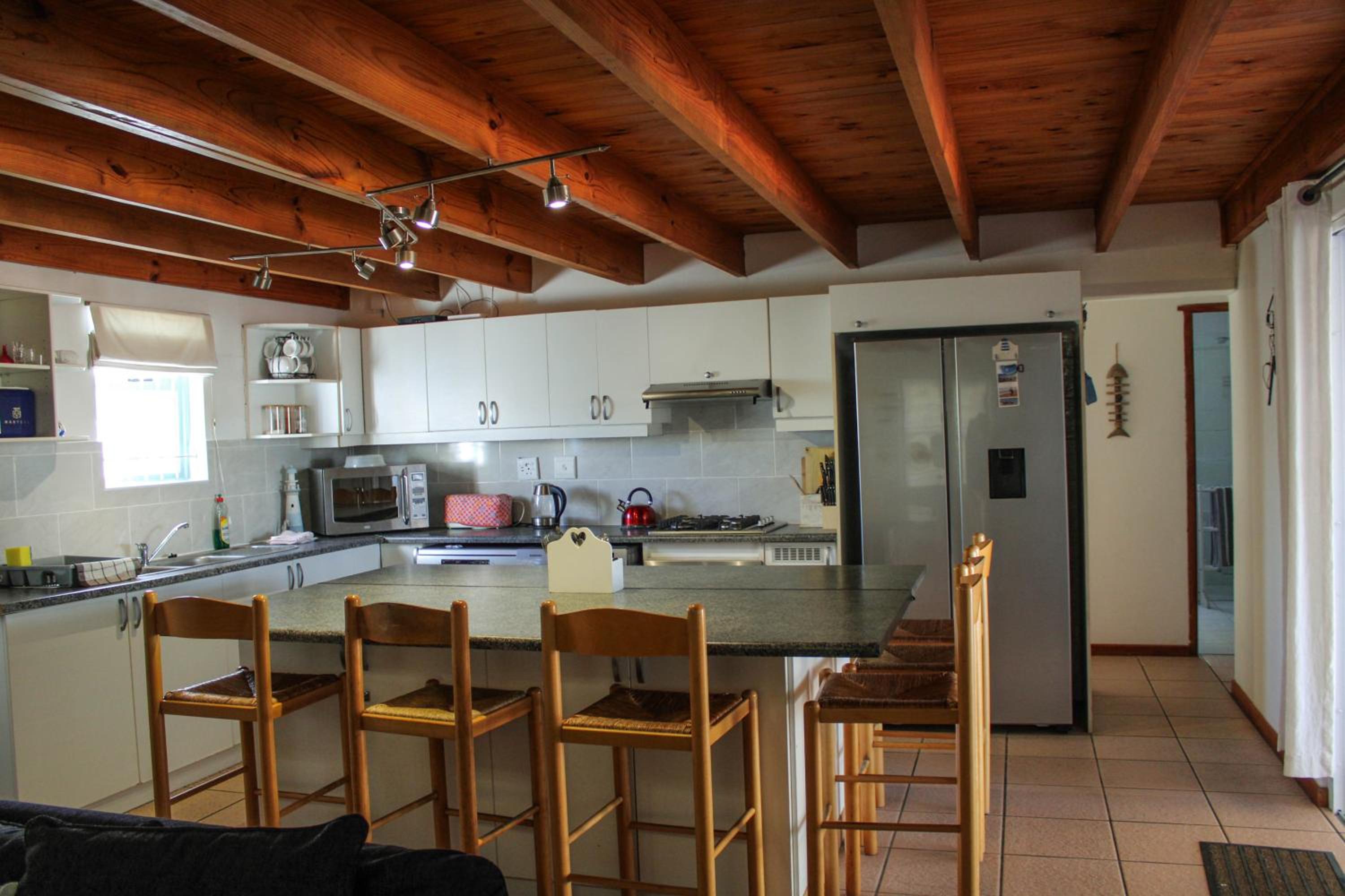 Four-Bedroom House - Photo 2