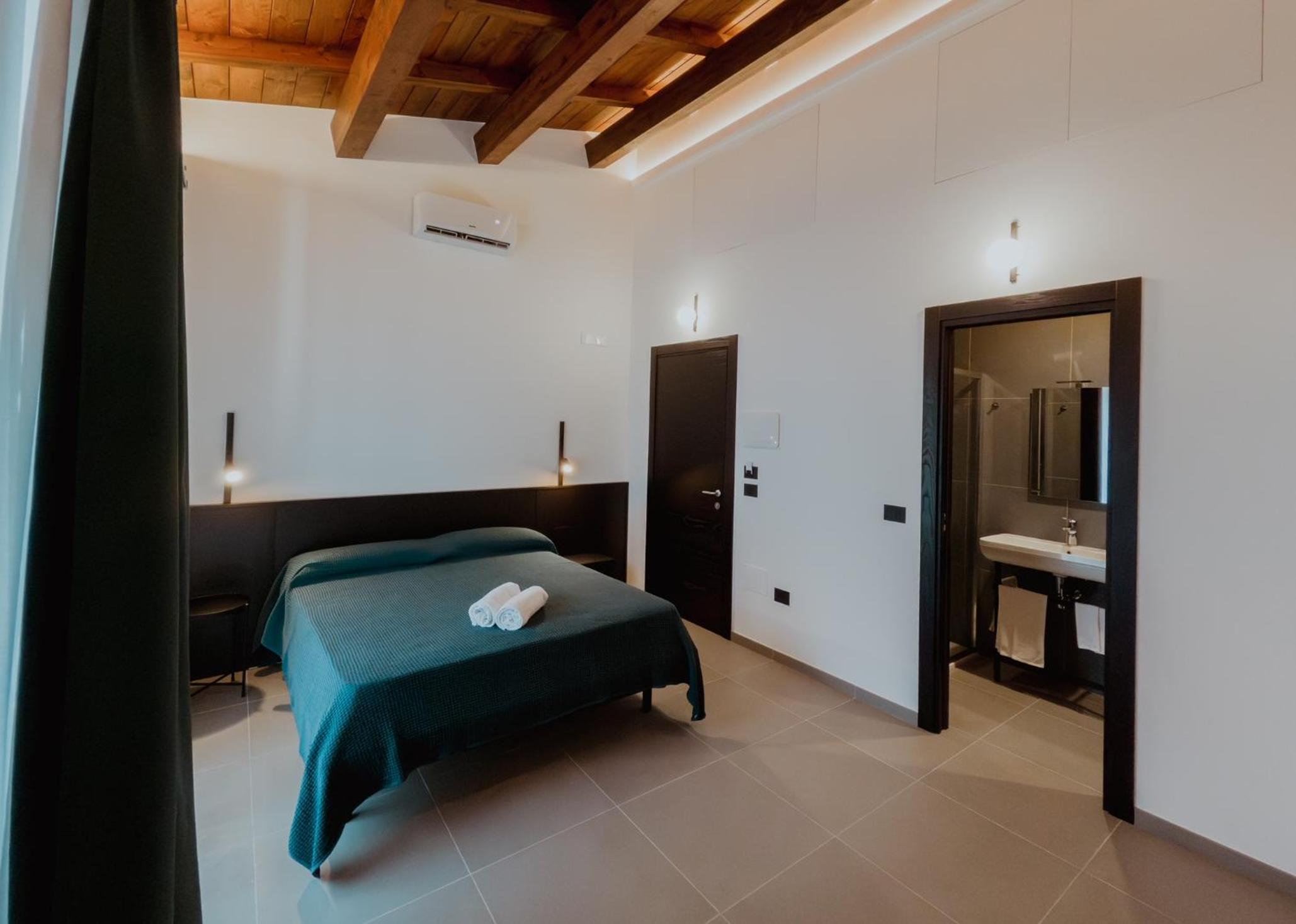 Double Room with Private Bathroom photo 2