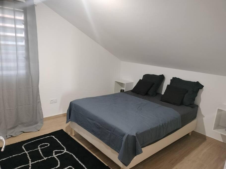 One-Bedroom Apartment photo 3