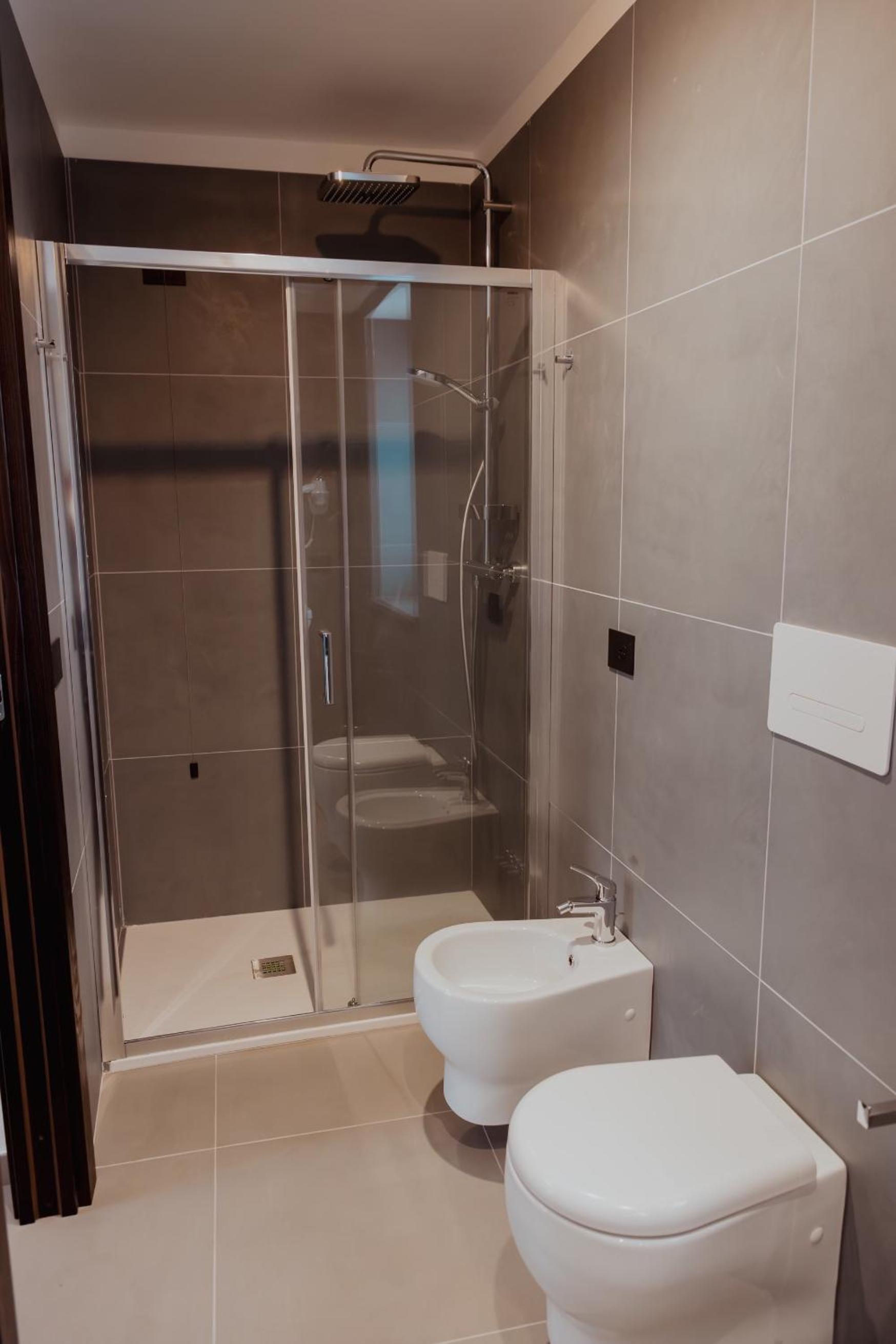 Double Room with Private Bathroom photo 2