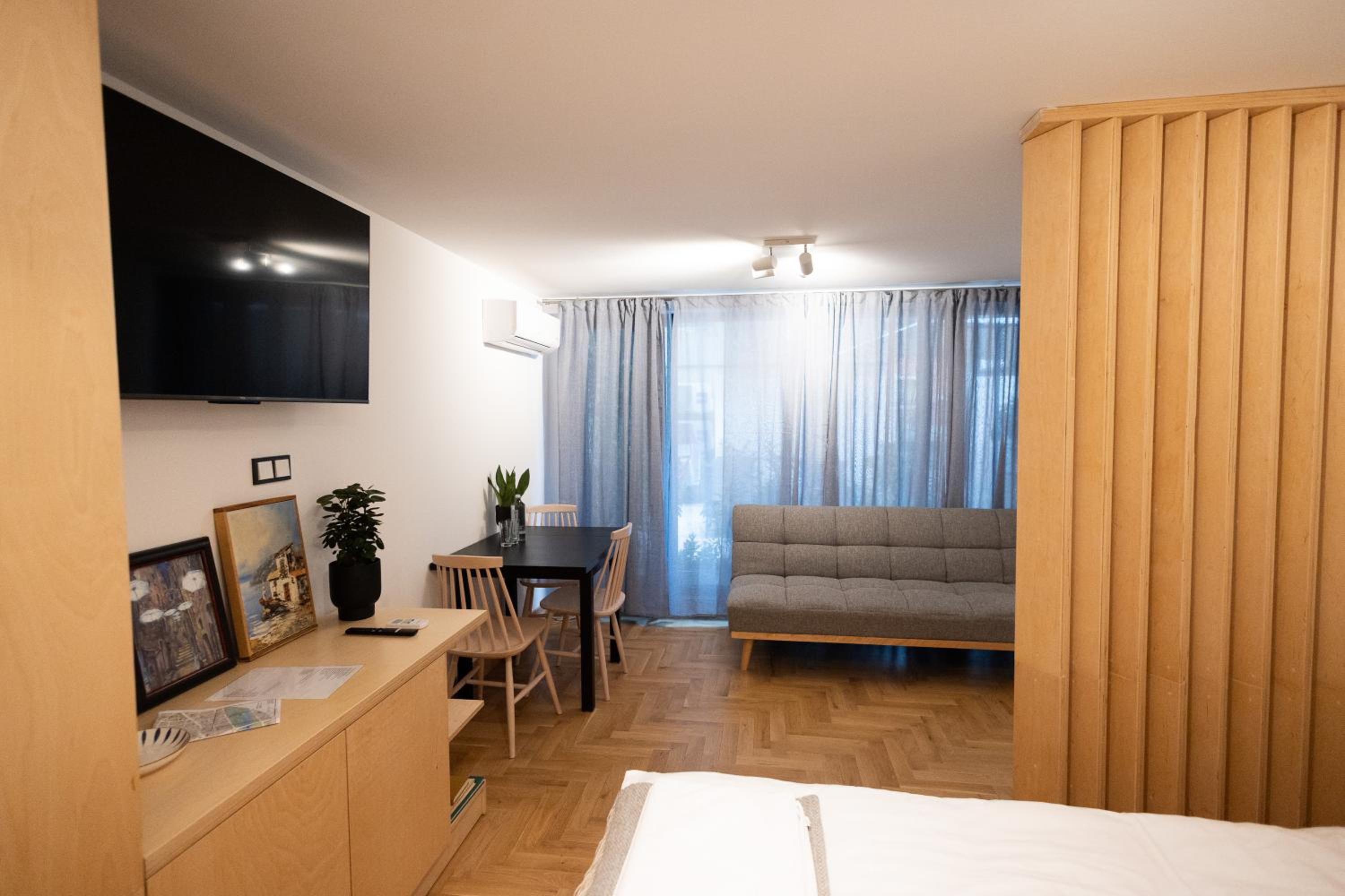 One-Bedroom Apartment photo 1