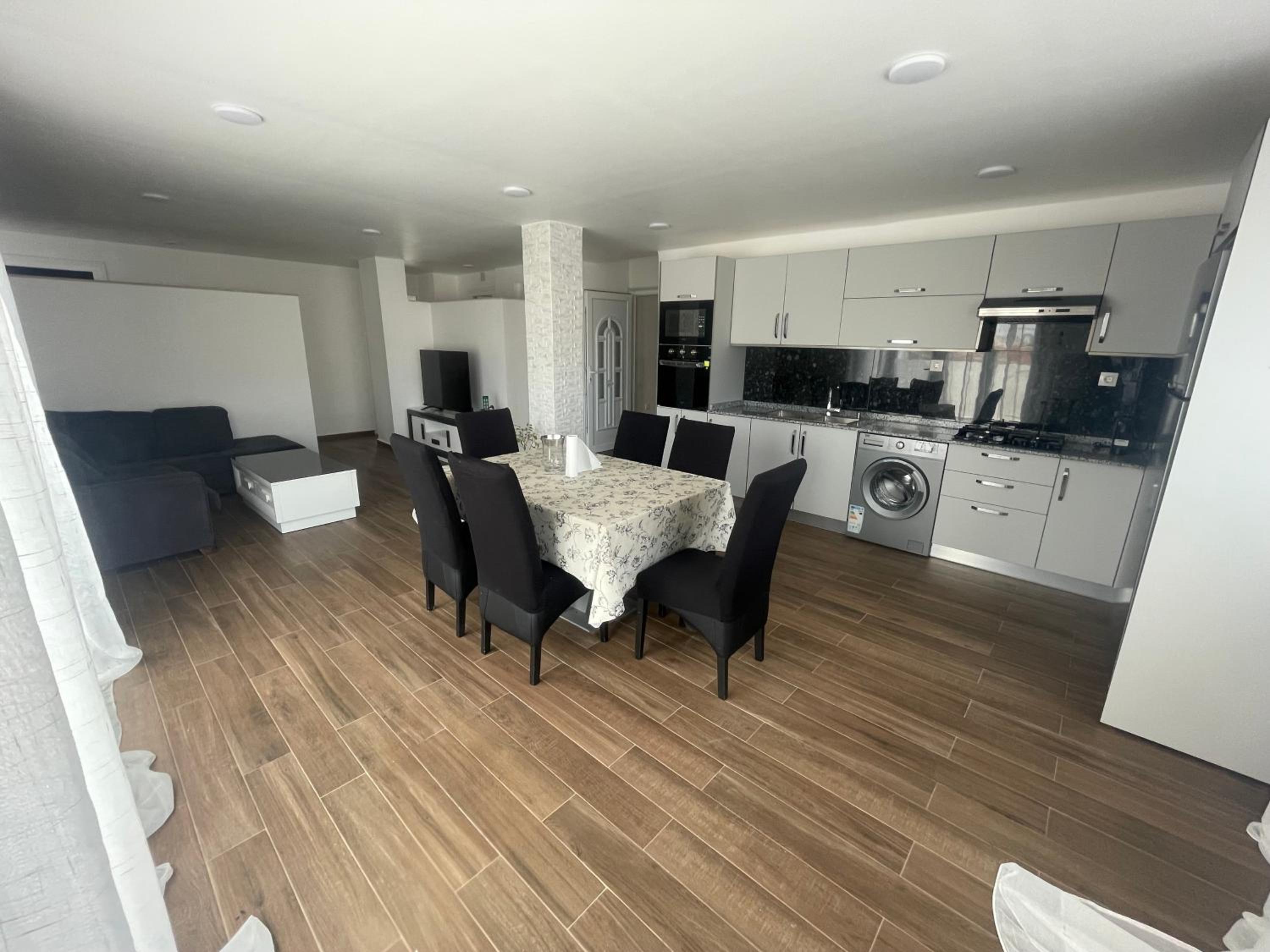 Three-Bedroom Apartment With View photo 1