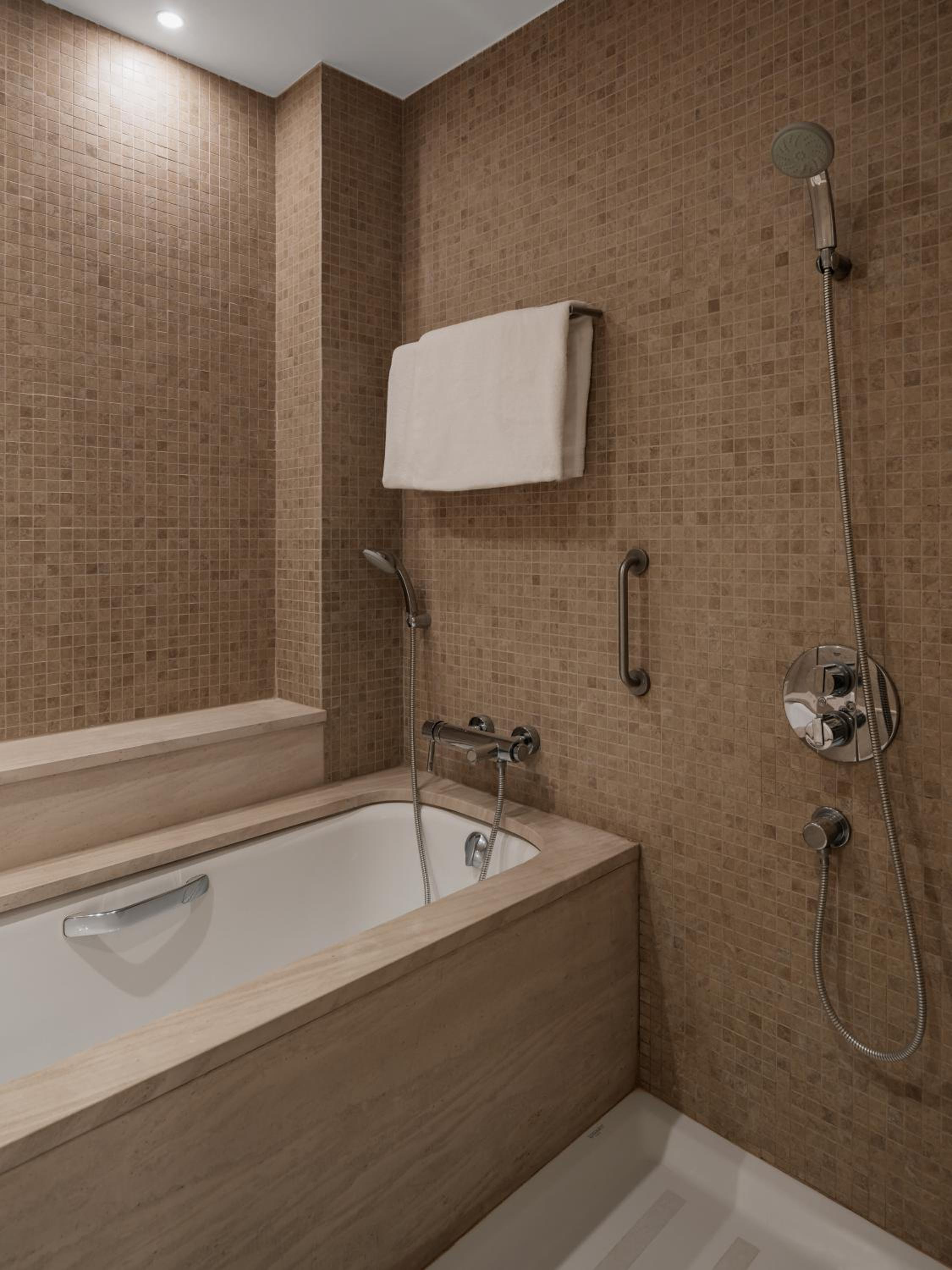 Deluxe One-Bedroom King Suite with View
