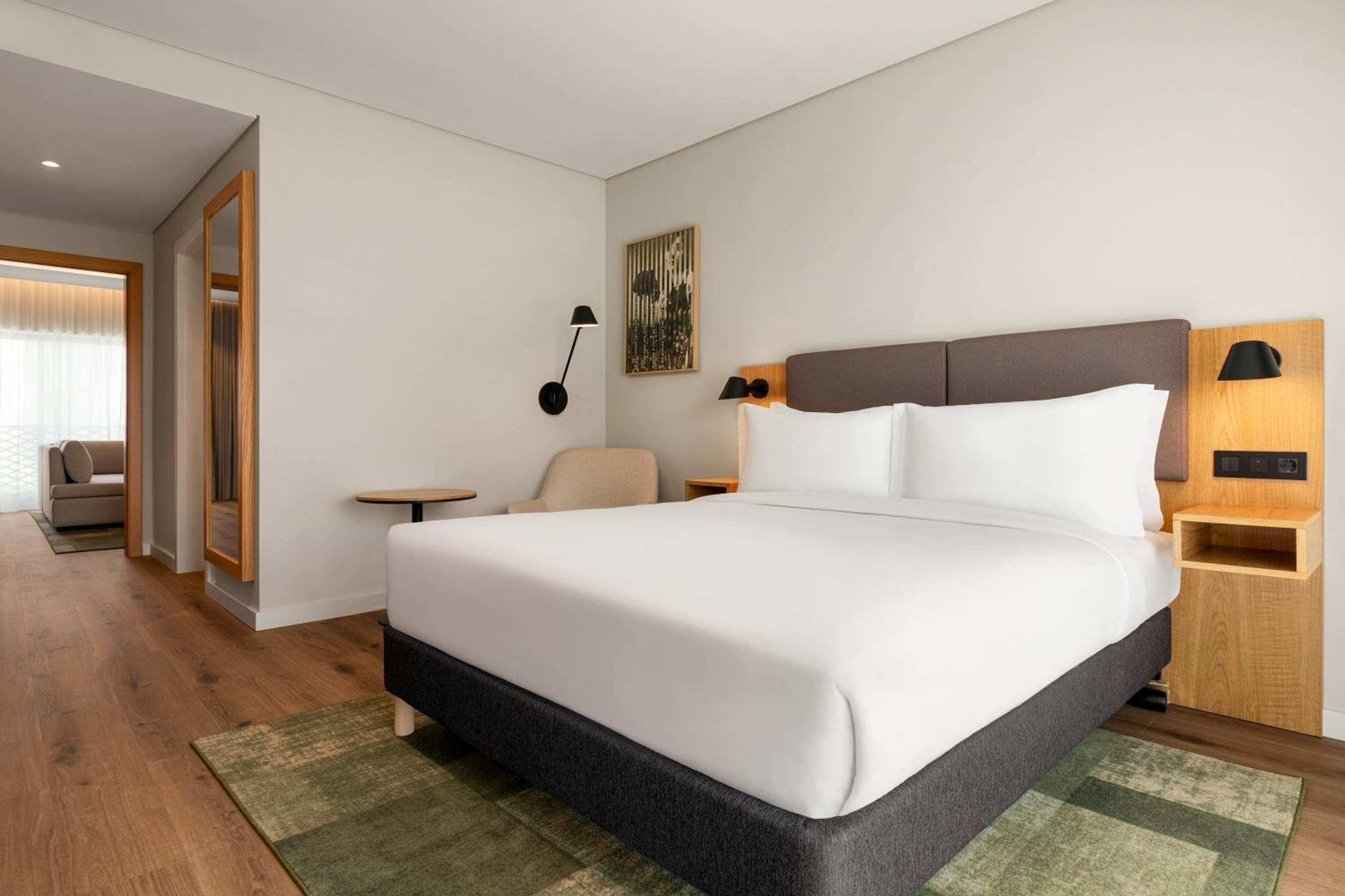 One-Bedroom Suite with Balcony - Photo 2