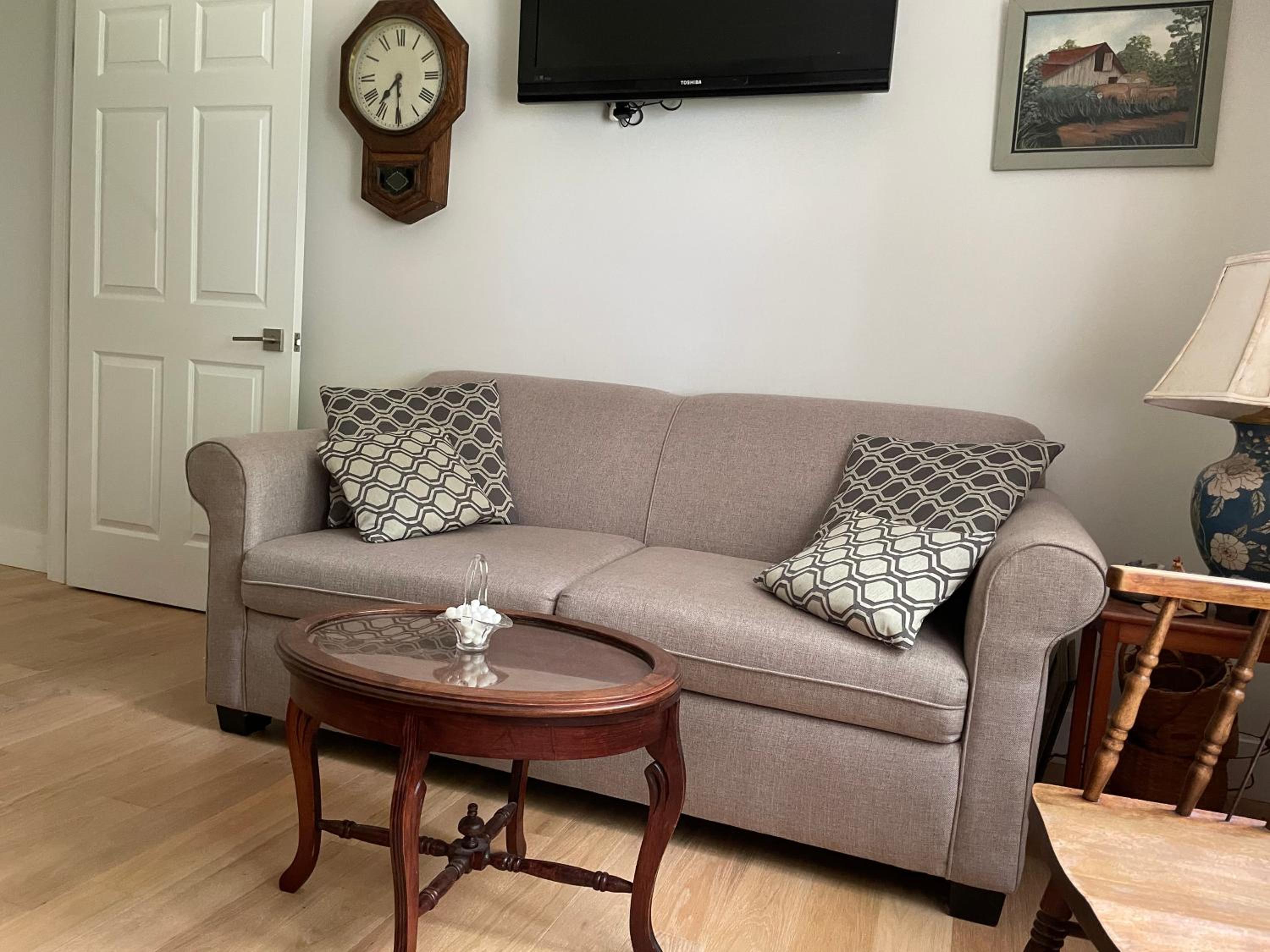 Deluxe Queen Suite photo 3