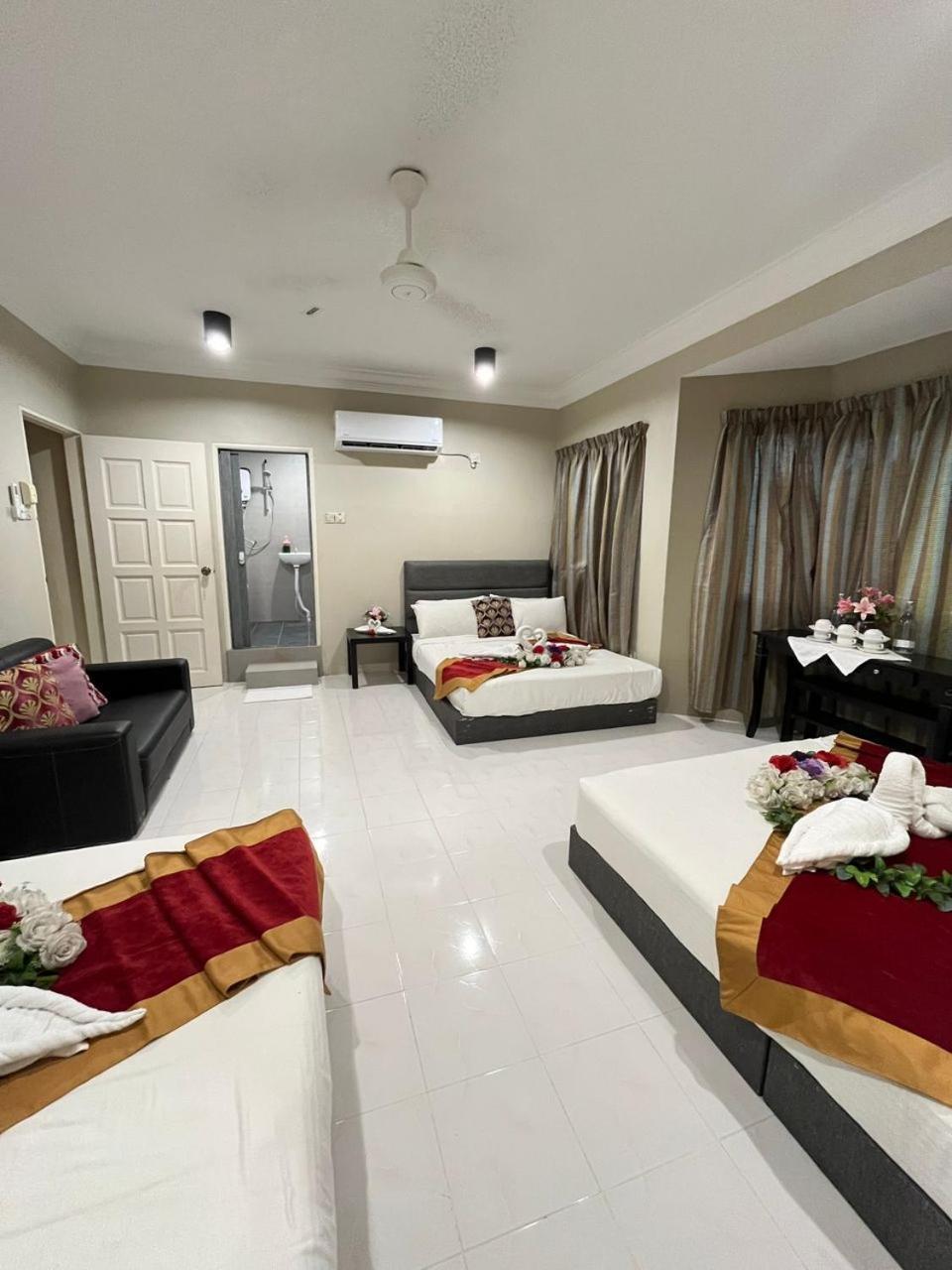 Family Room with Bathroom photo 3