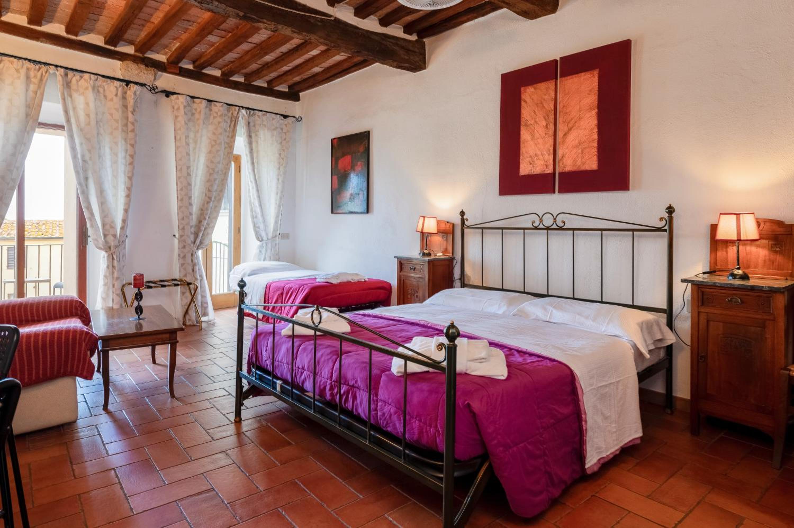Large Double or Twin Room photo 1