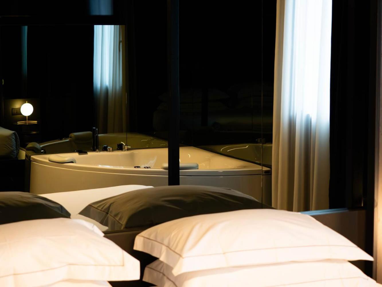 Executive King Room With Spa Bath photo 2
