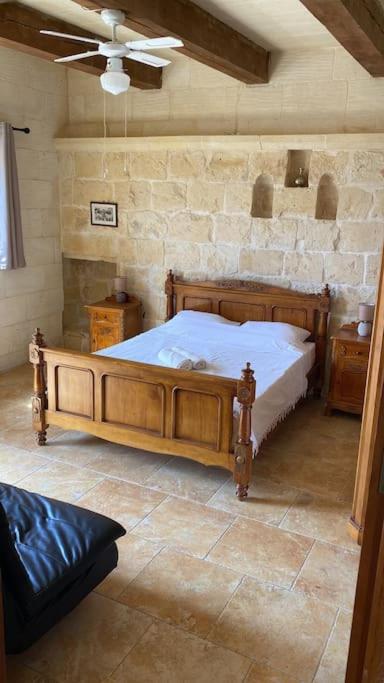 King Room with Balcony and external bathroom