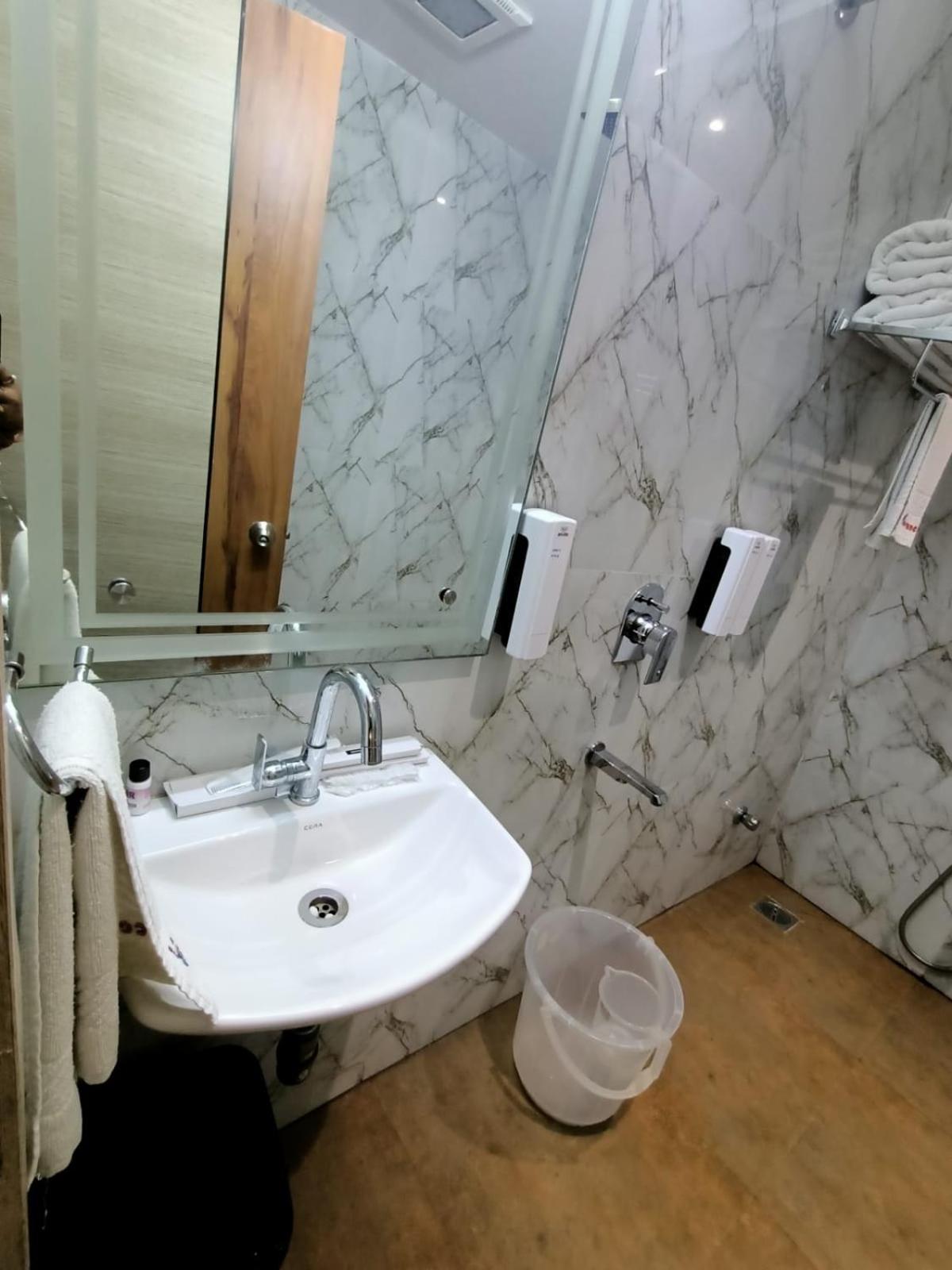 Deluxe Double Or Twin Room - Photo 5