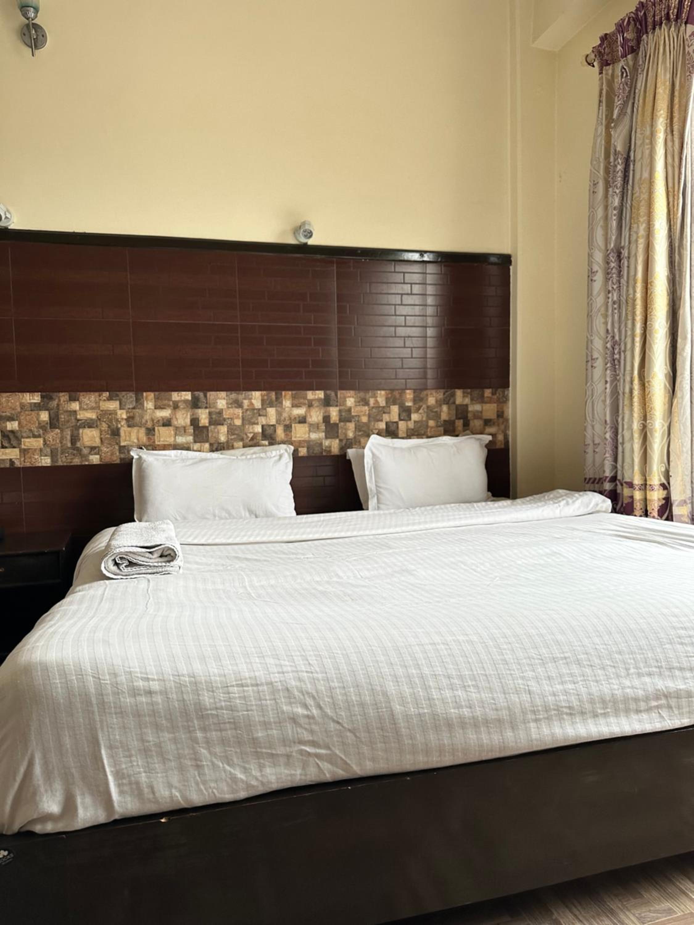 Standard Queen Room