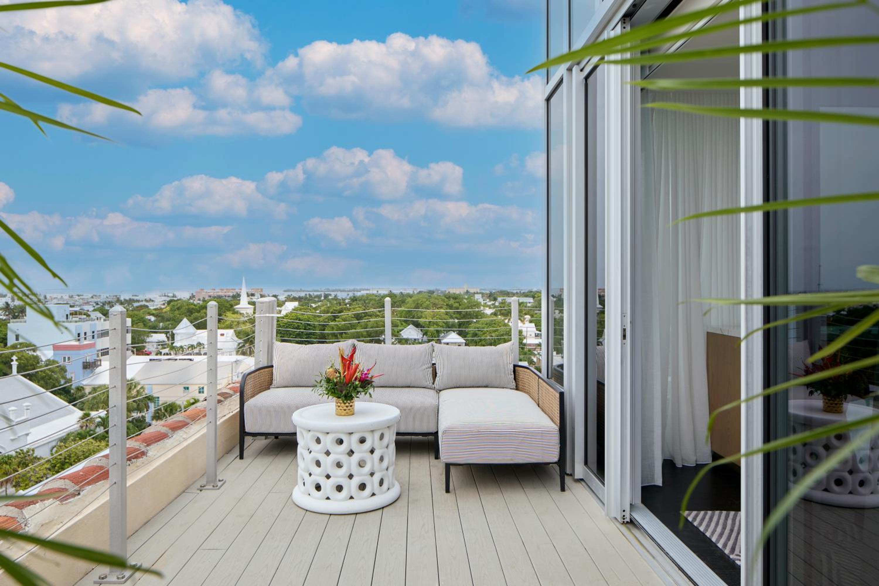 Hemingway Suite, 1 Bedroom Penthouse Suite, King, Top floor - Photo 13