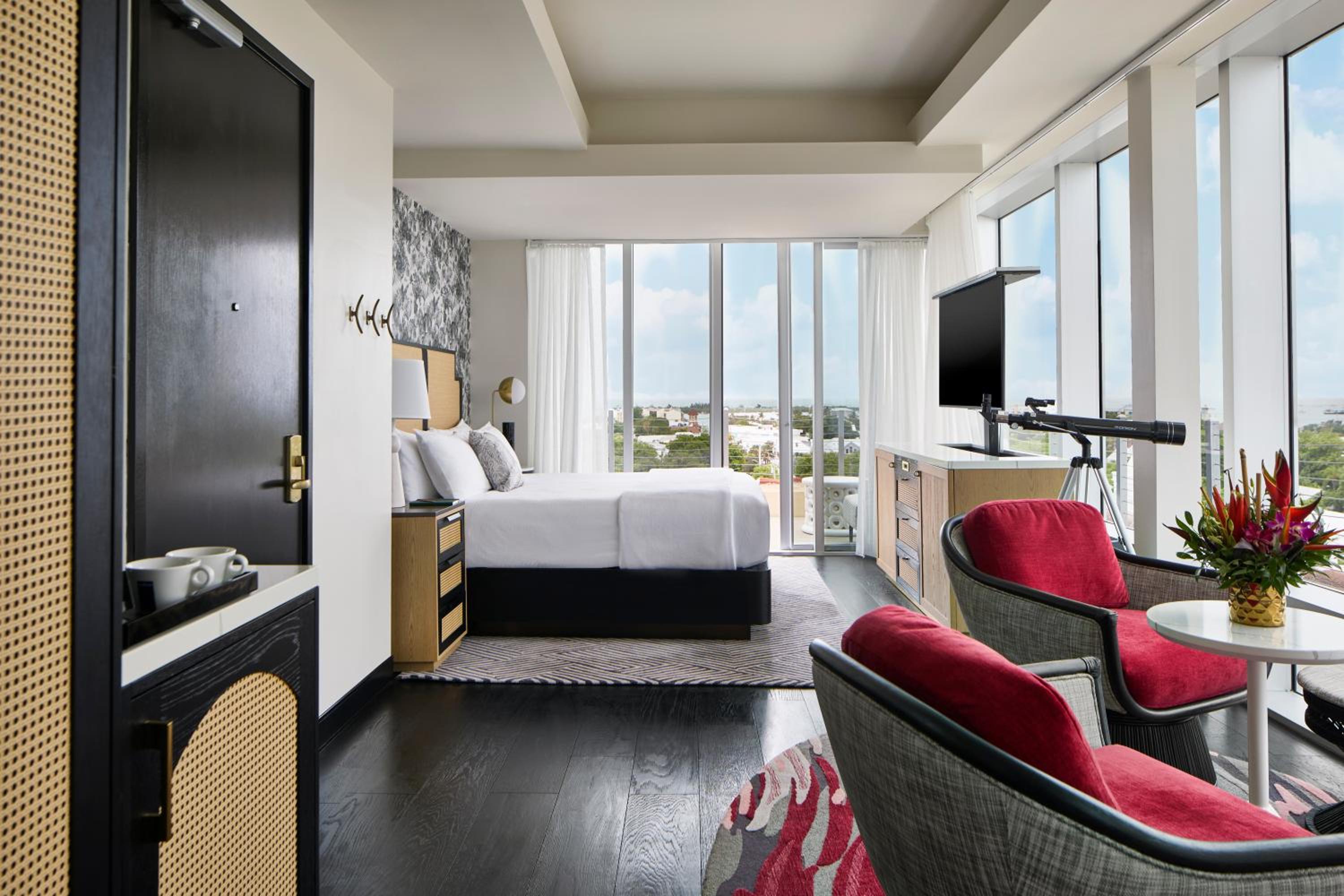 Skyline View Corner King, Penthouse Guest room