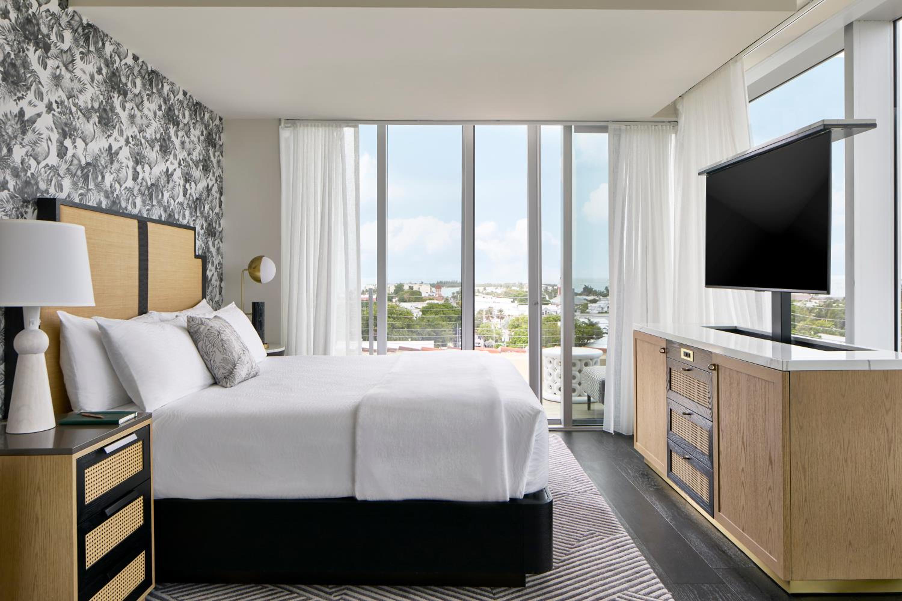 Skyline View Corner King, Penthouse Guest room