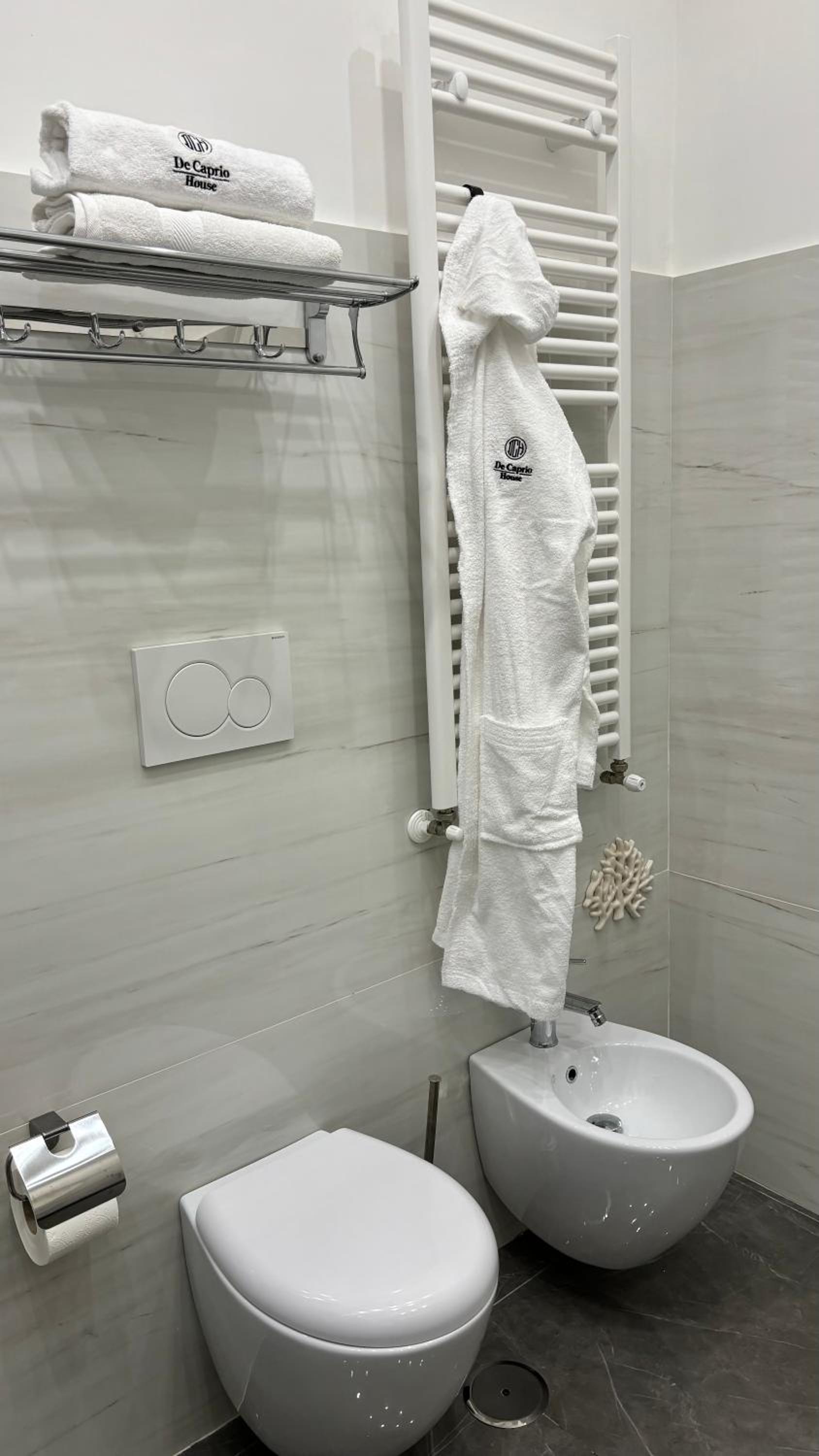 Double Room with Spa Bath photo 2
