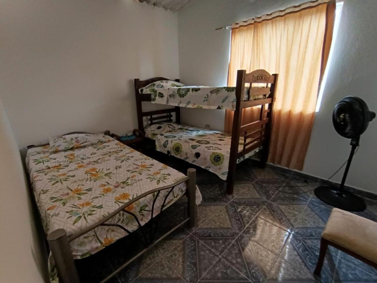 Six-Bedroom House photo 3