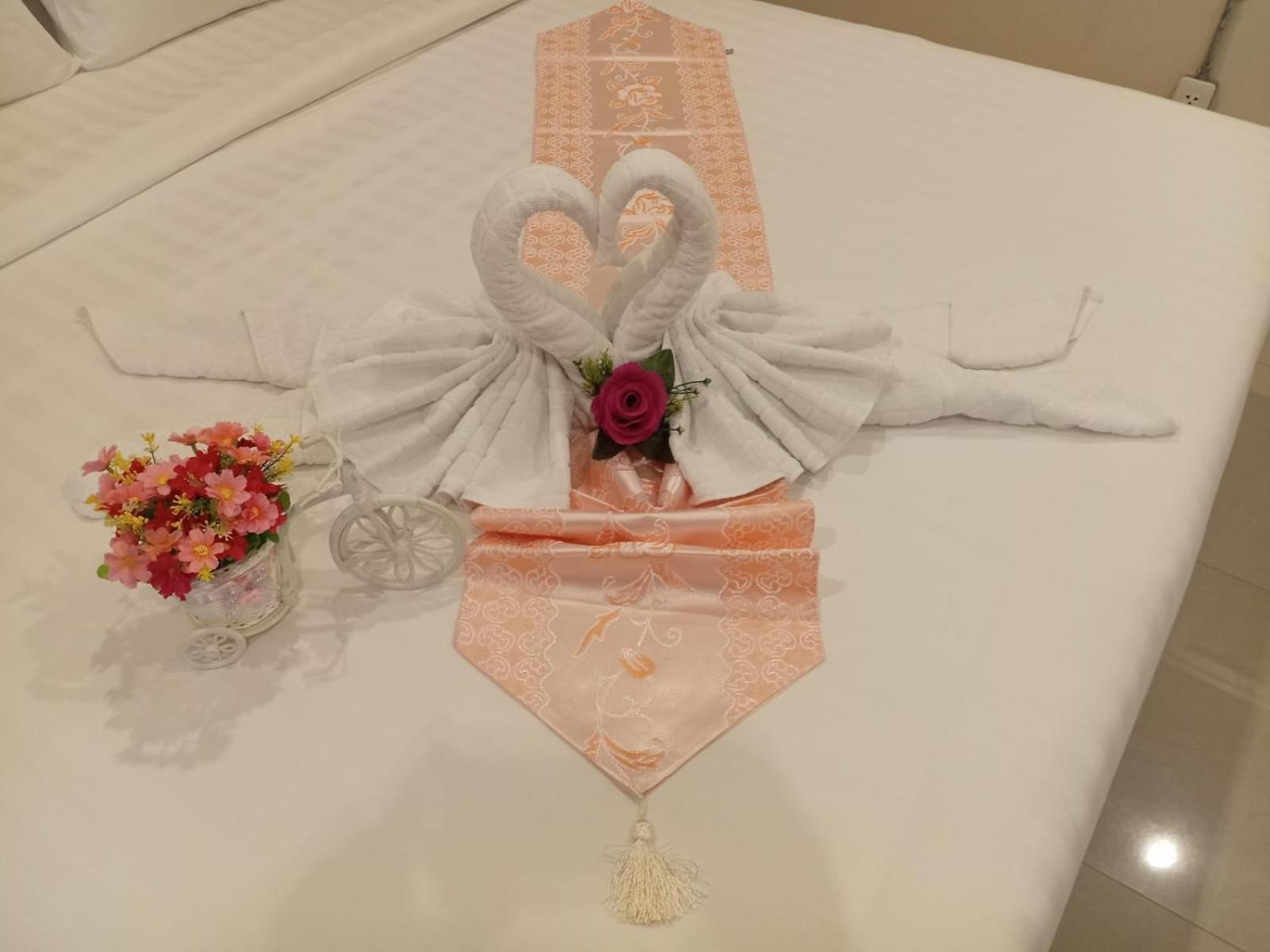 Standard Double Room - Photo 11