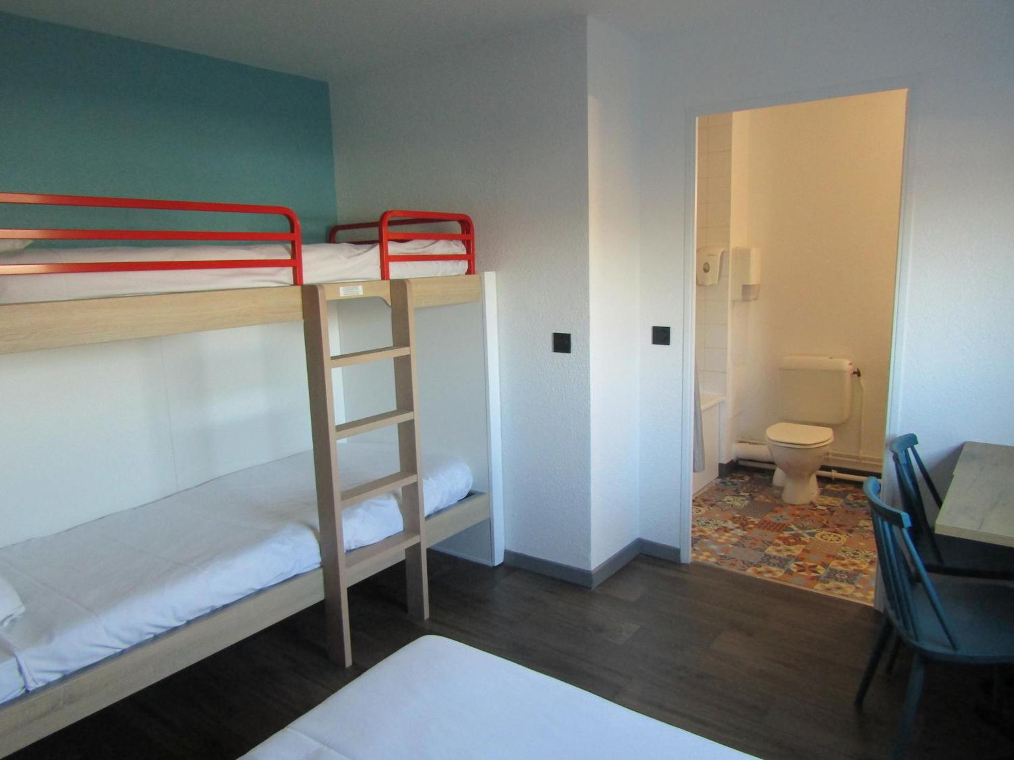 Cabrio Triple Room with Bathroom - Photo 4