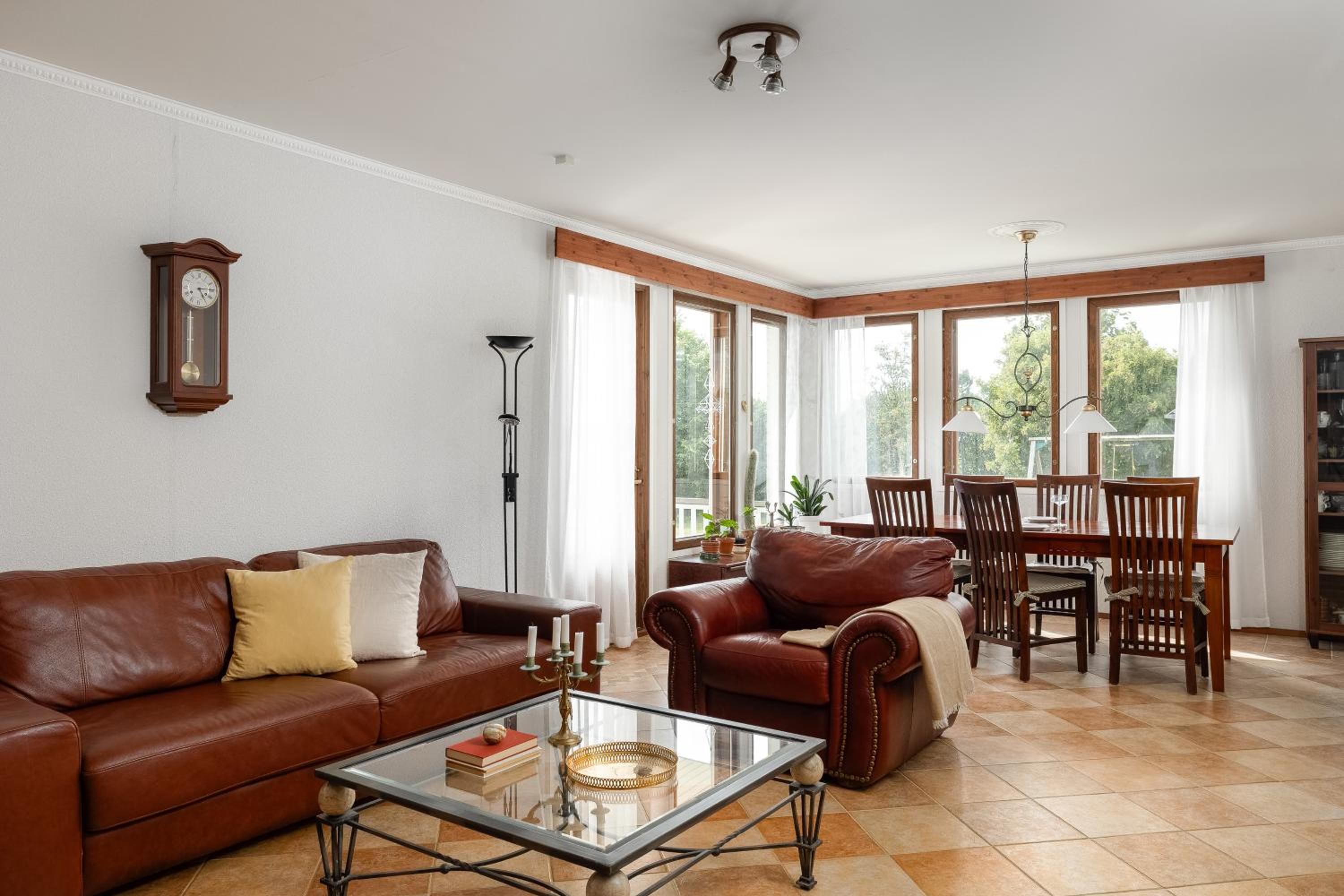 Three-Bedroom House photo 3