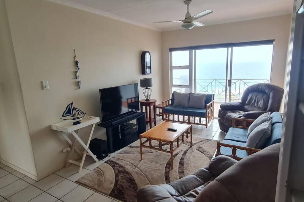 Three-Bedroom Apartment photo 1