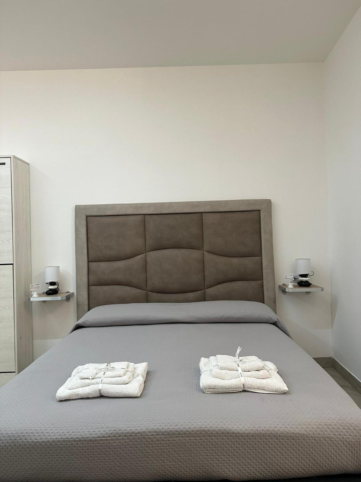 One-Bedroom Standard Apartment photo 1