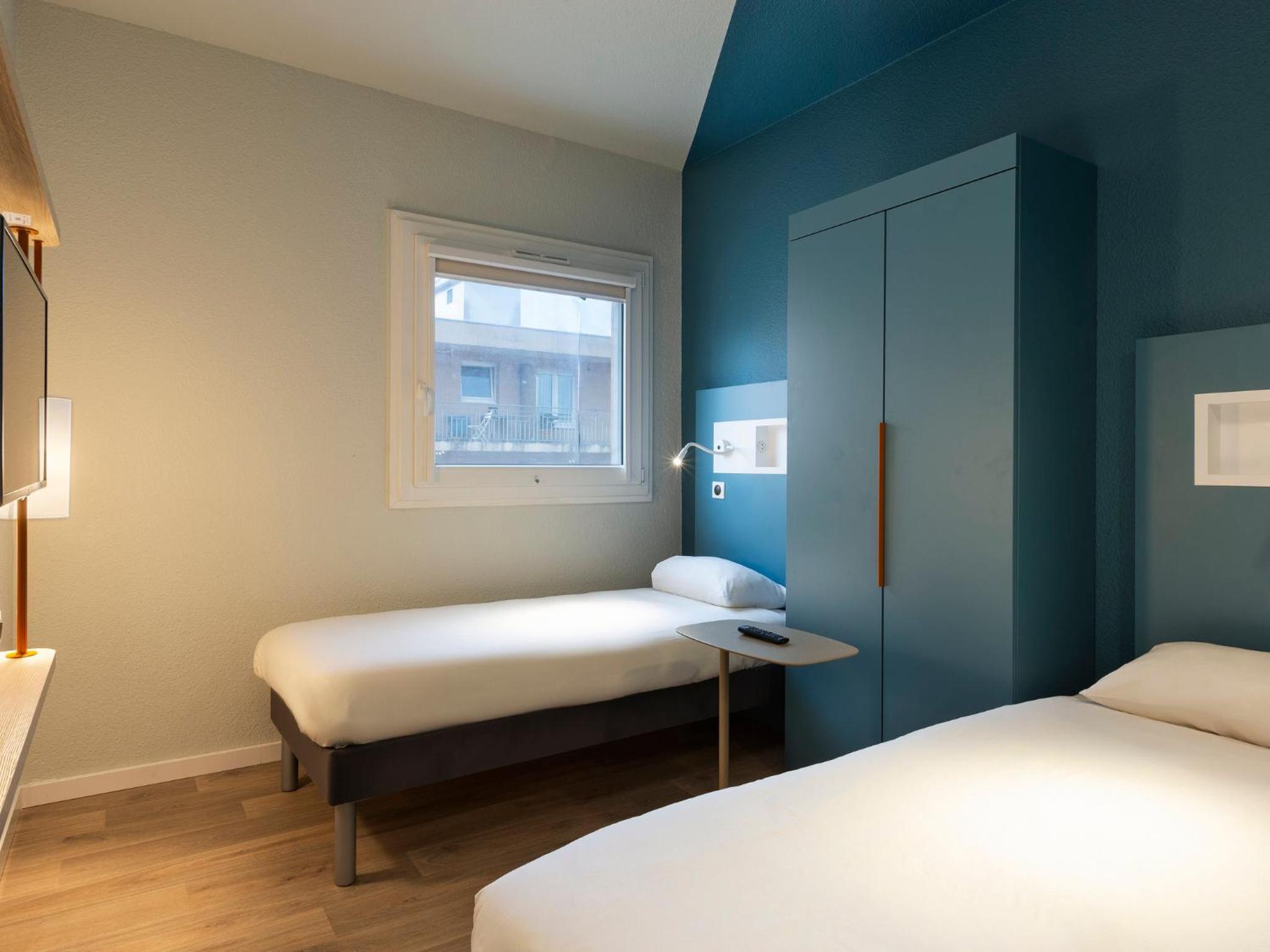 Standard Twin Room - Photo 4
