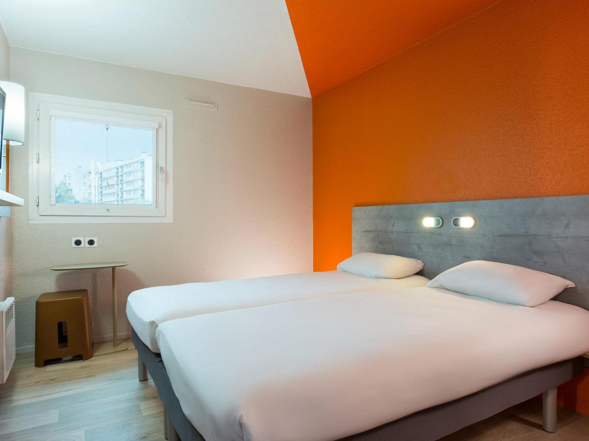 Standard Twin Room - Photo 1