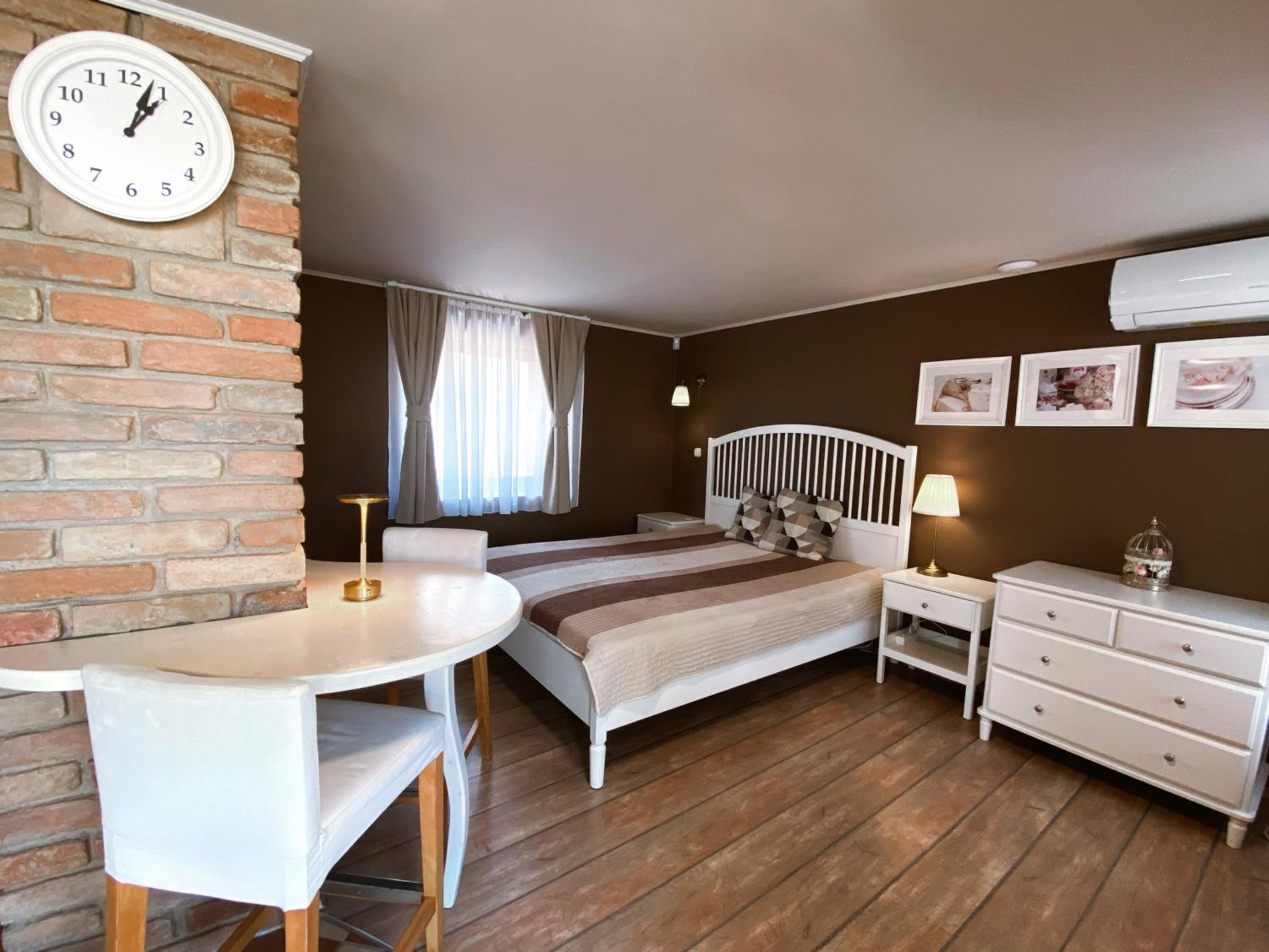 Standard Queen Room - Photo 6
