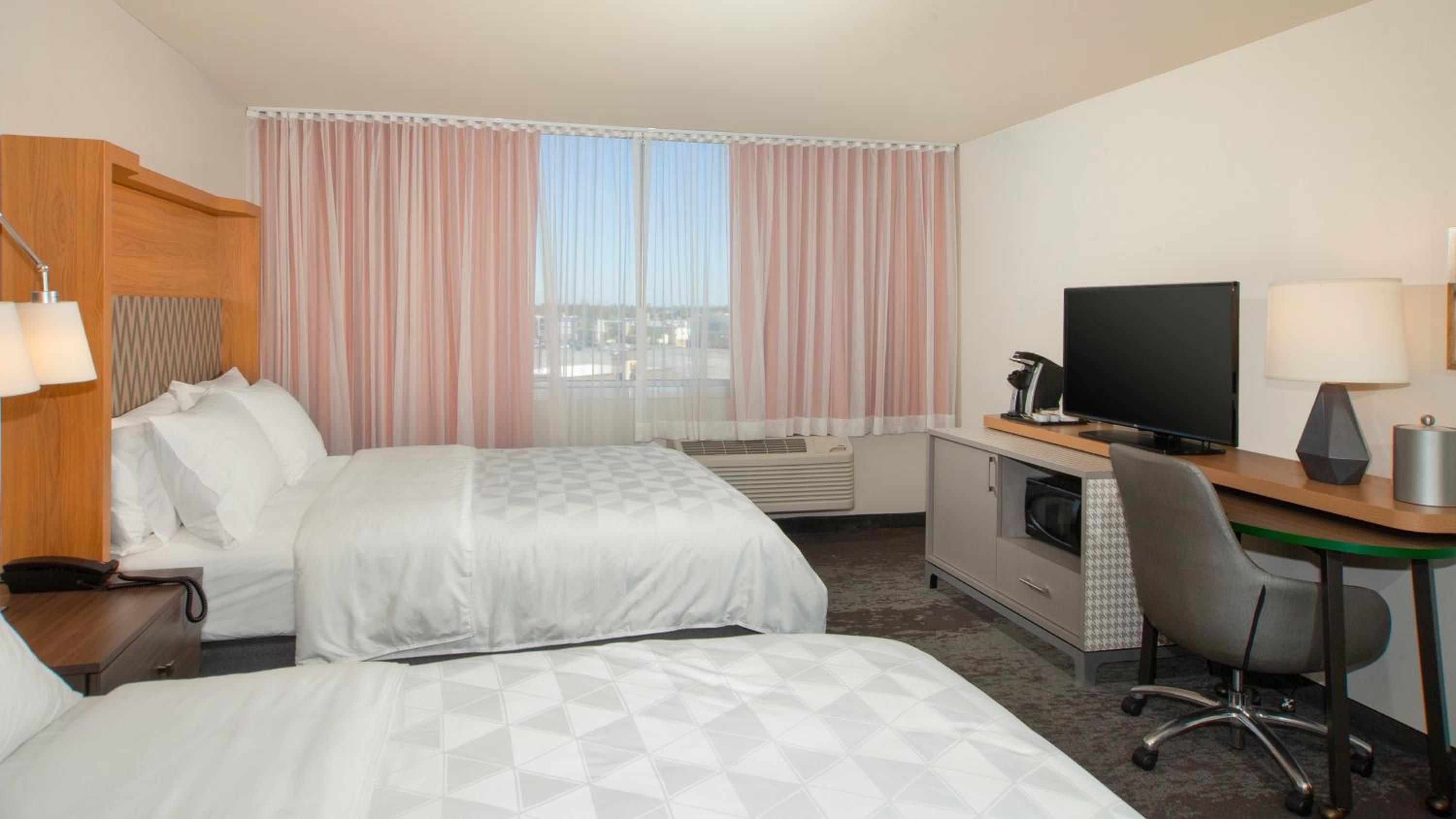 Standard Queen Room with Two Queen Beds - Communications and Mobility Accessible - Photo 3