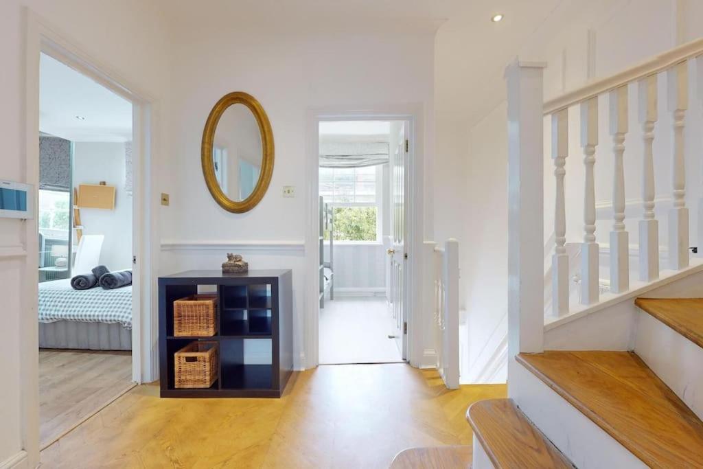Four-Bedroom House photo 3