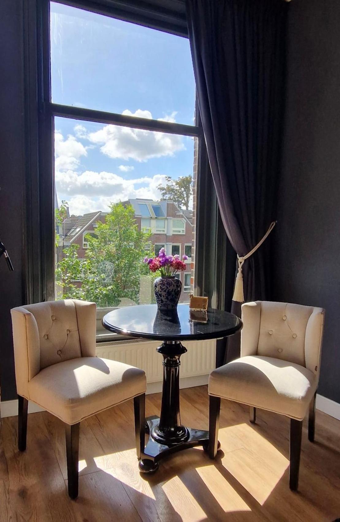 Double or Twin Room with Canal View photo 2