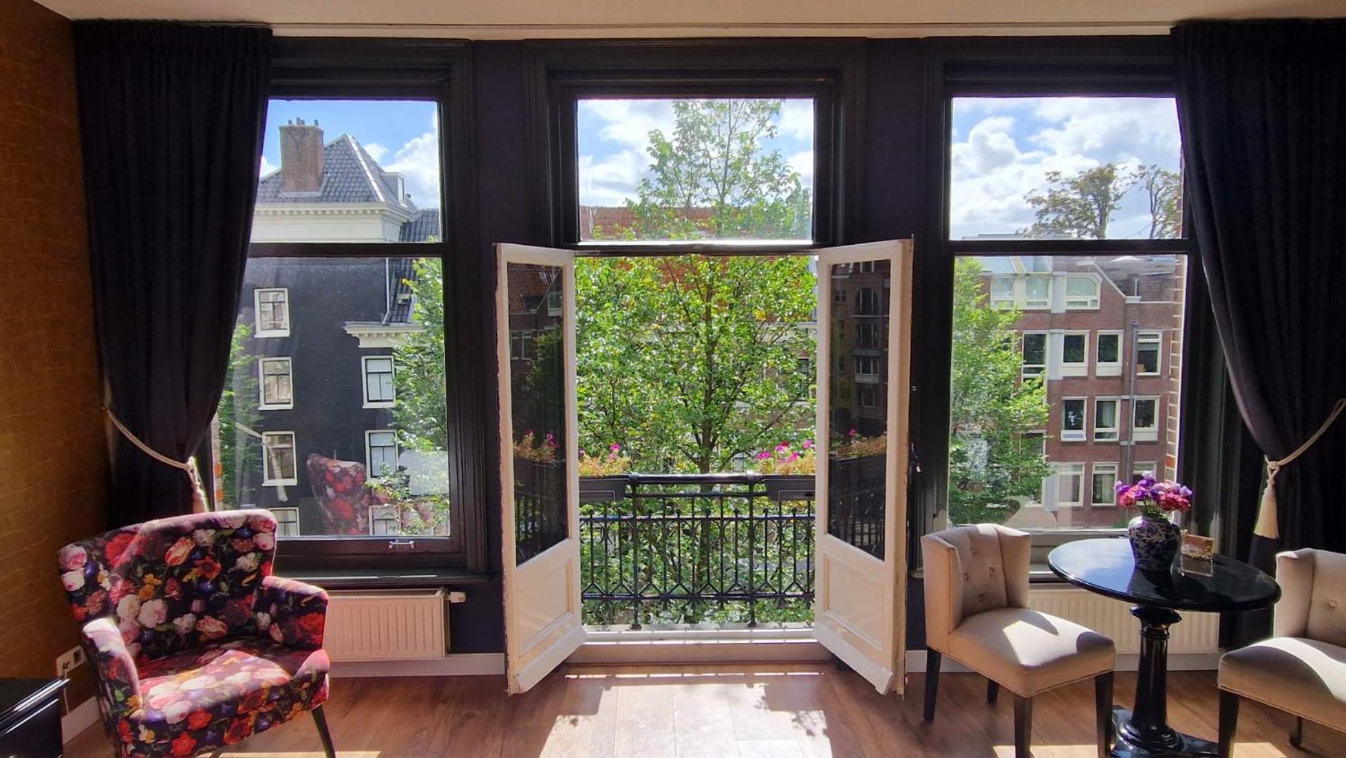 Double or Twin Room with Canal View photo 3