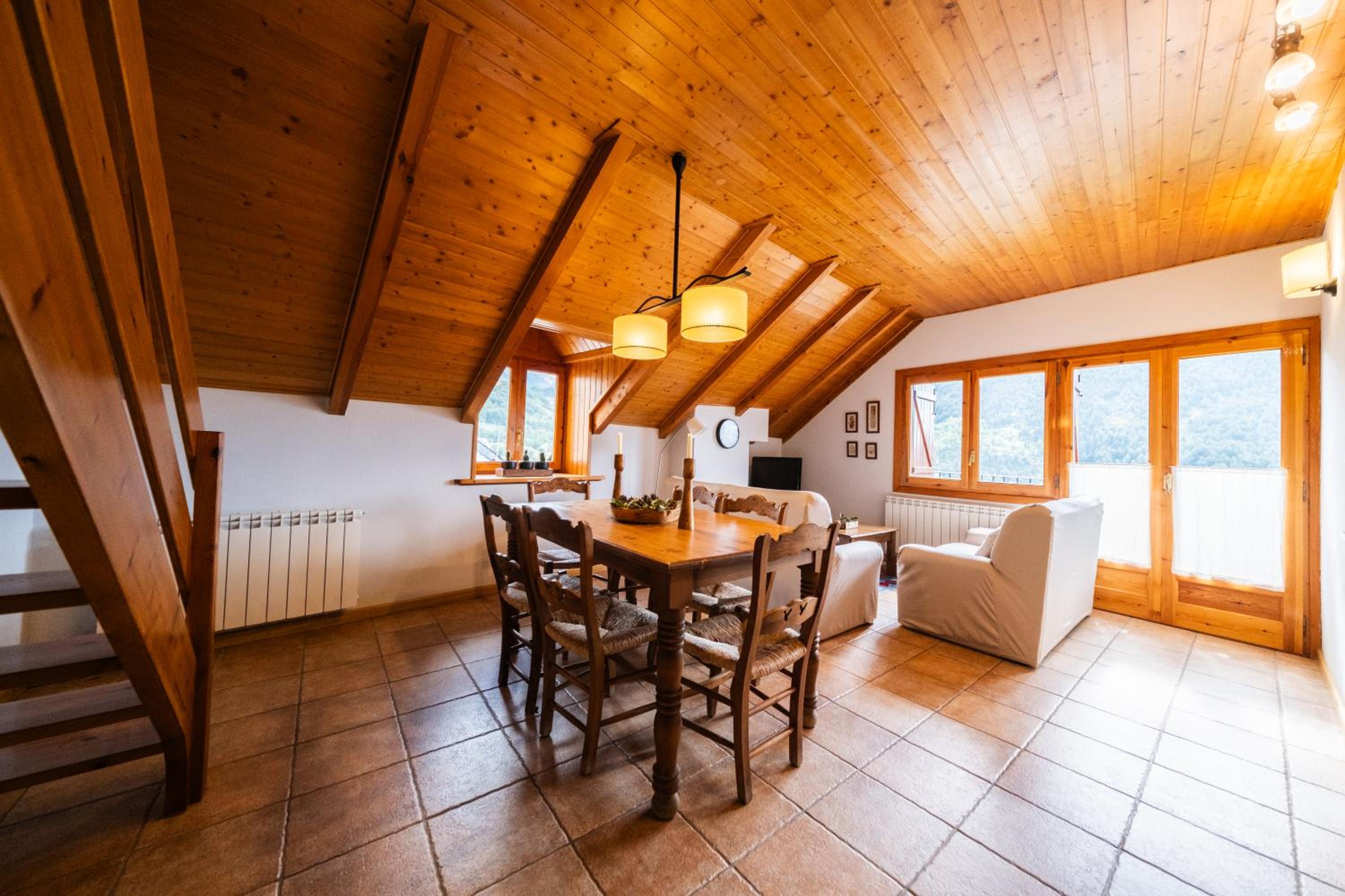 Apartamento de tres habitaciones con balcón