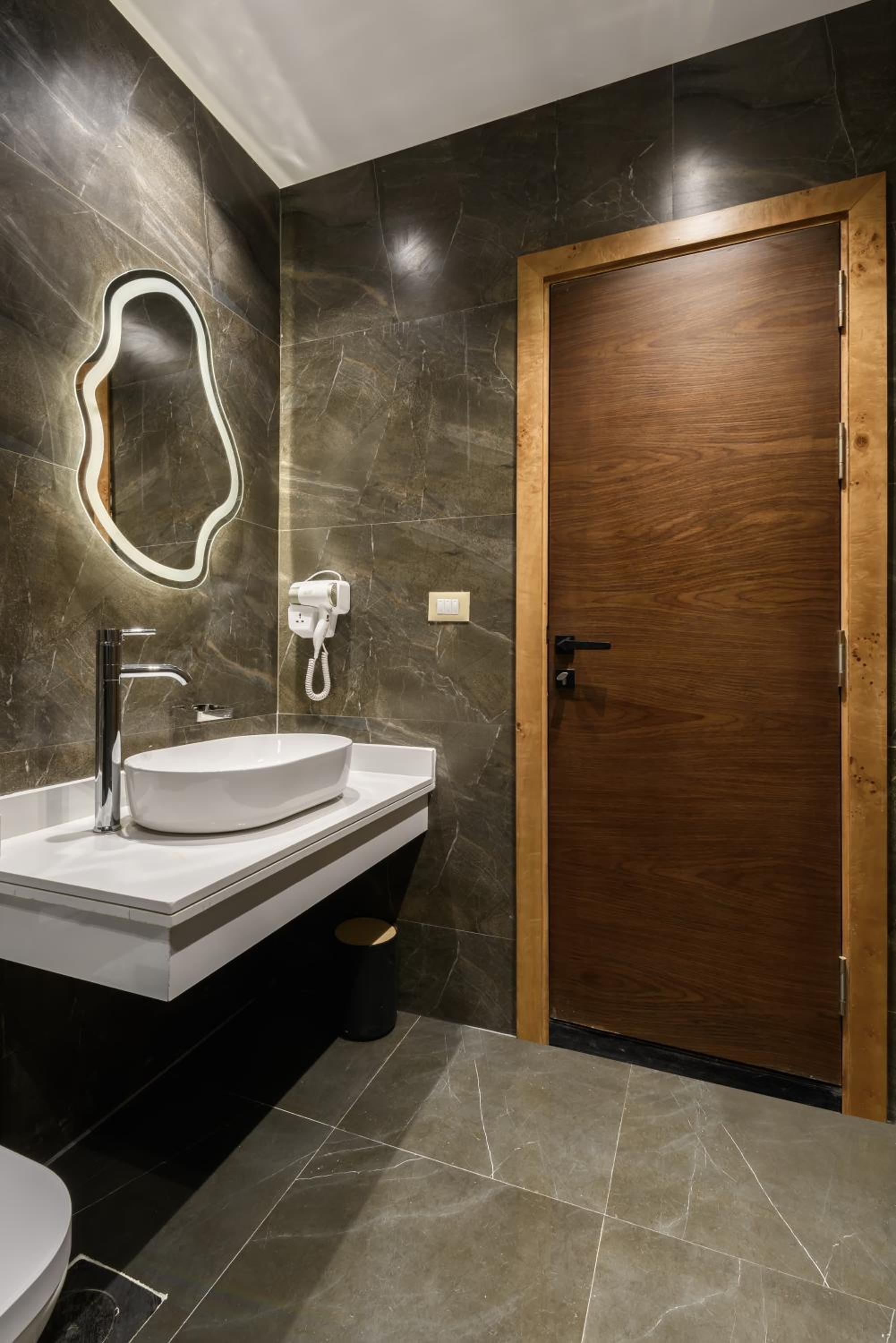 Superior Twin Room with City View photo 2