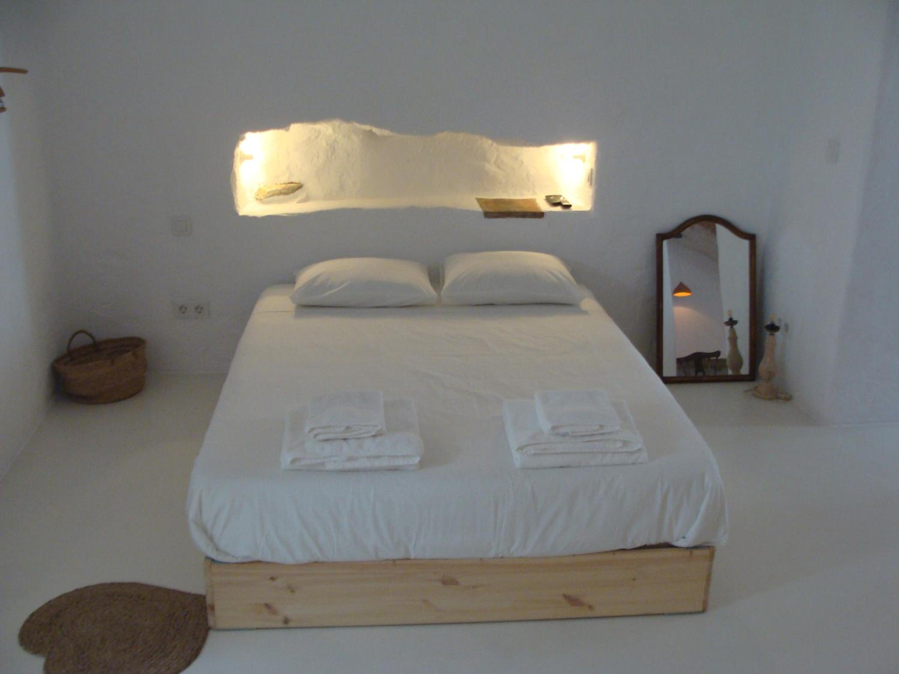 Studio Apartment with One Double Bed photo 1