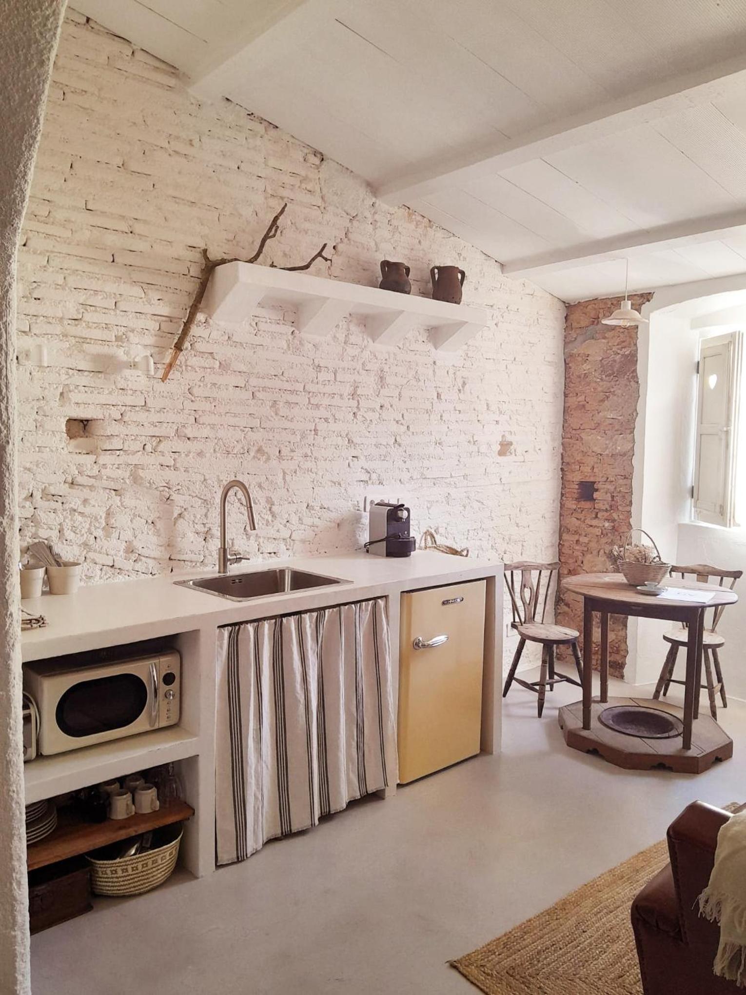 Studio Apartment with One Double Bed photo 3