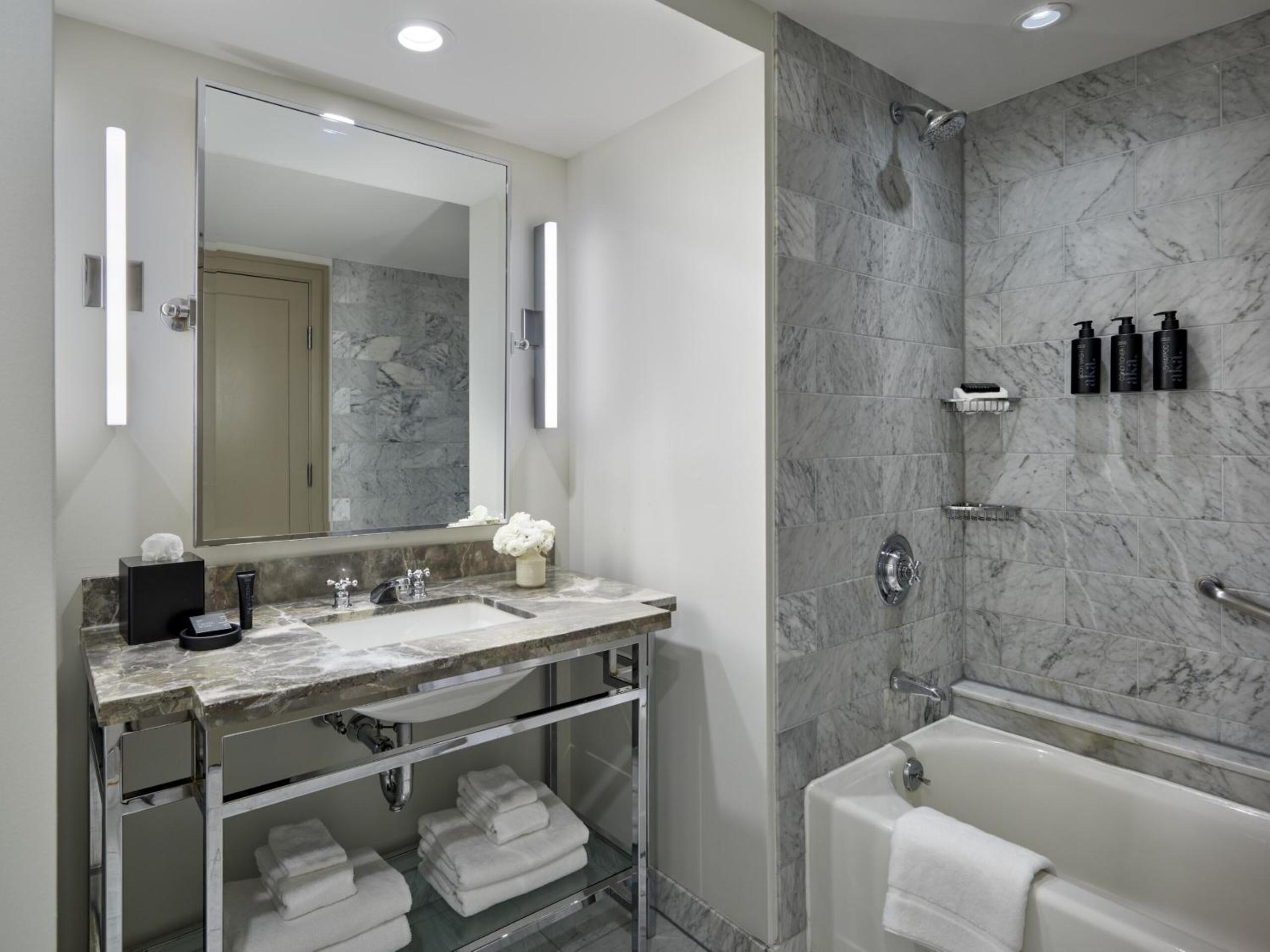 Premium Queen Room with Two Queen Beds and City View - Photo 2