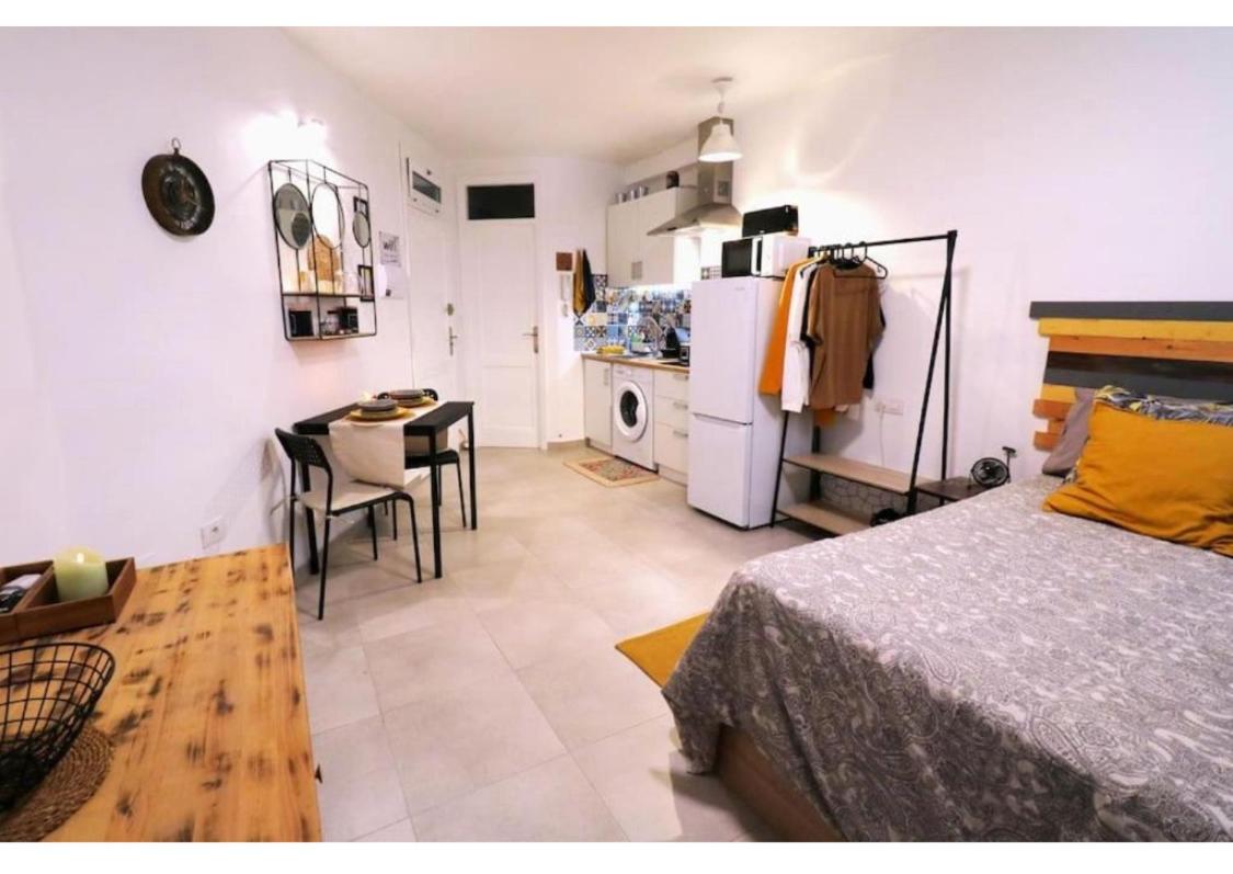 One-Bedroom Apartment photo 2