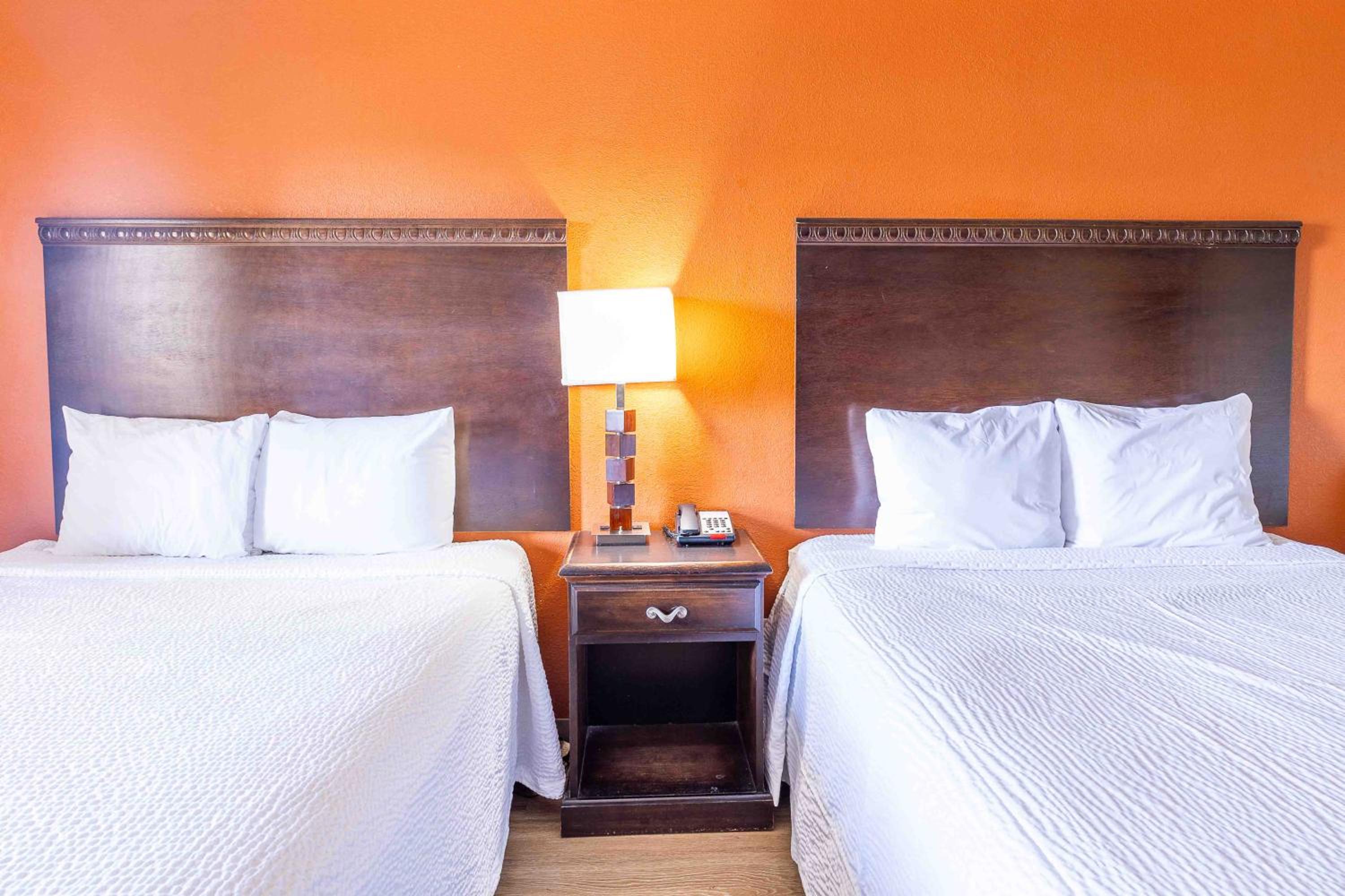 Double Room with Two Double Beds - Smoking - Photo 4