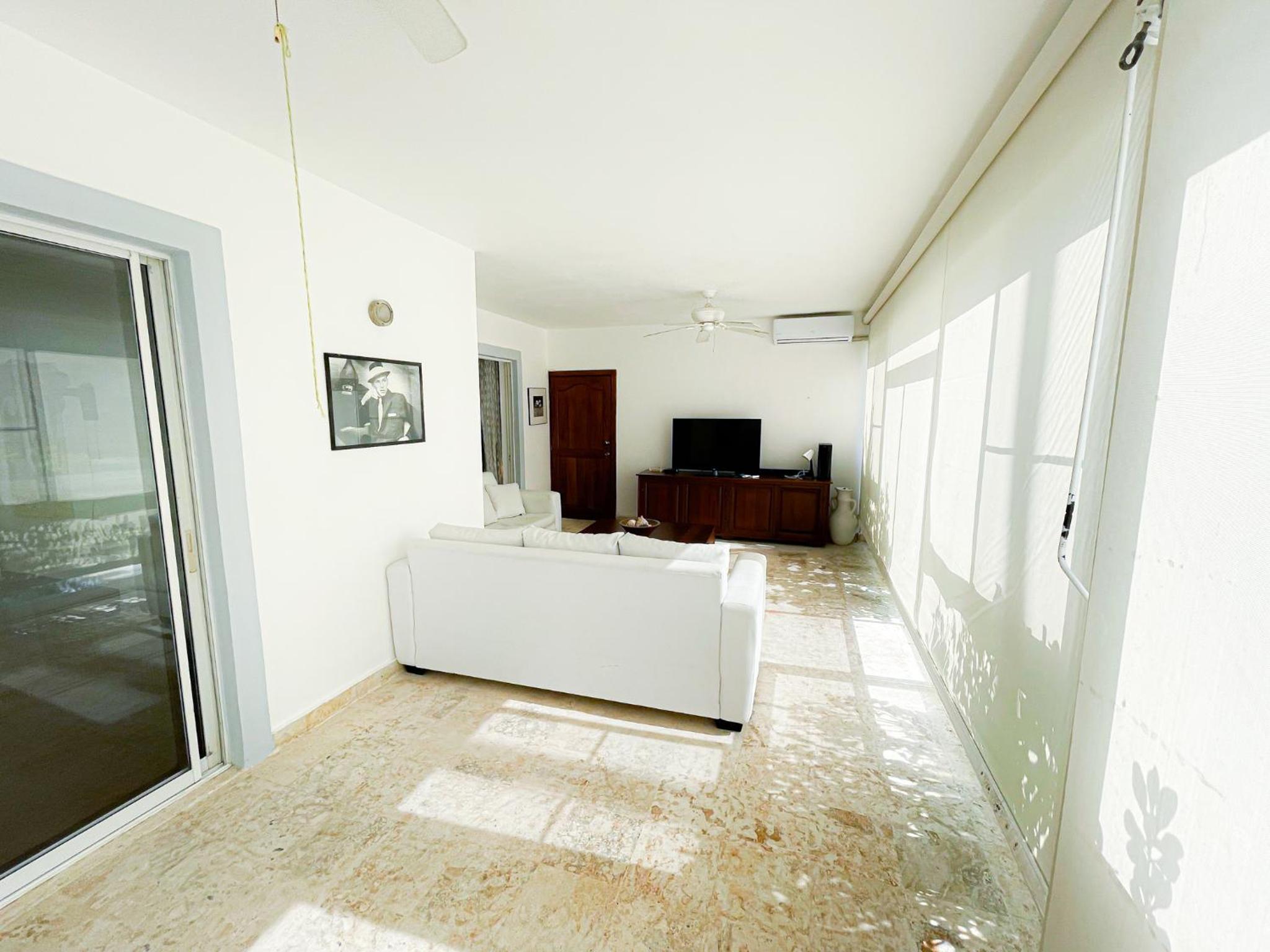 Apartment With Pool View