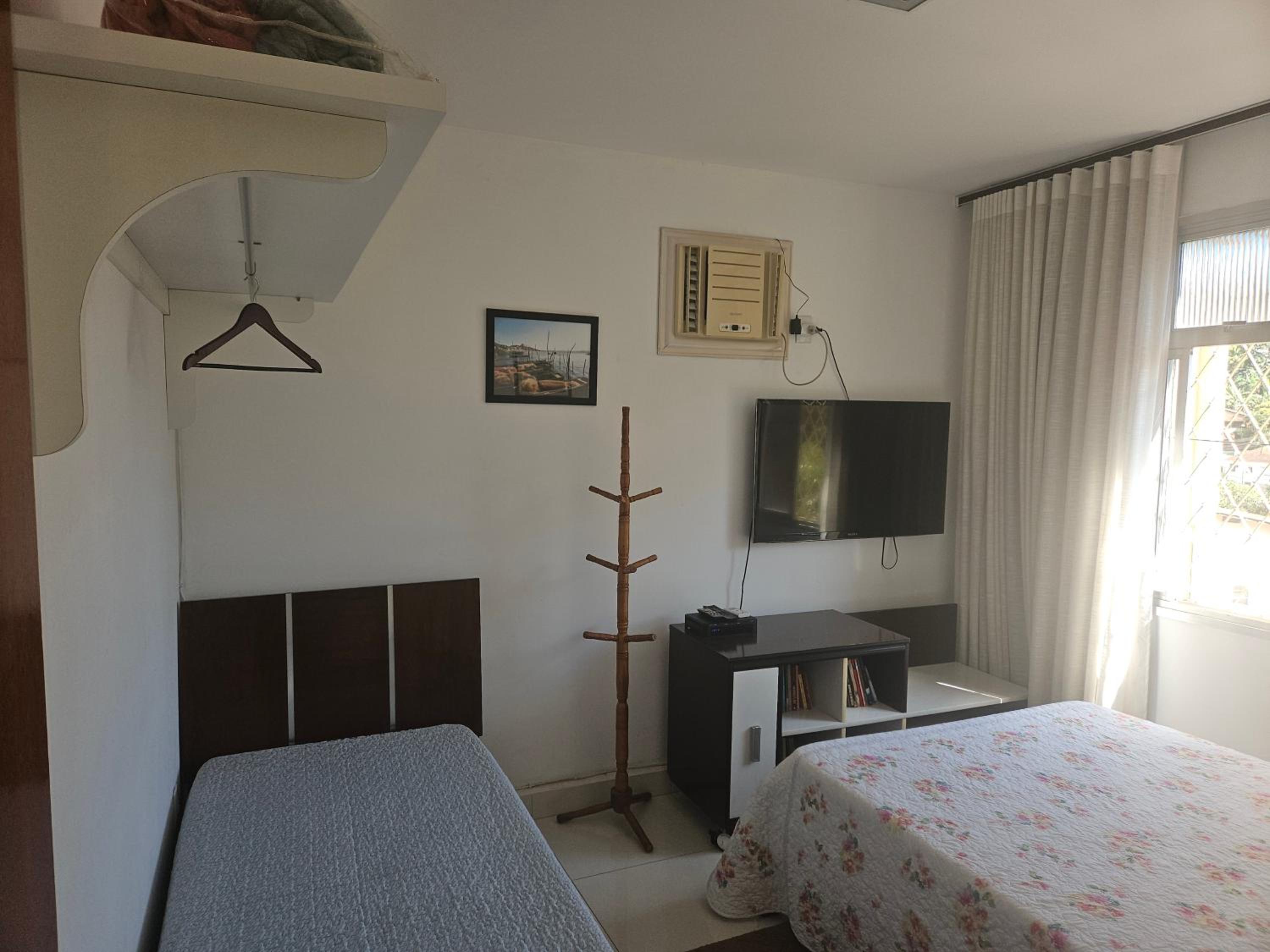 Basic Triple Room with Shared Bathroom photo 3