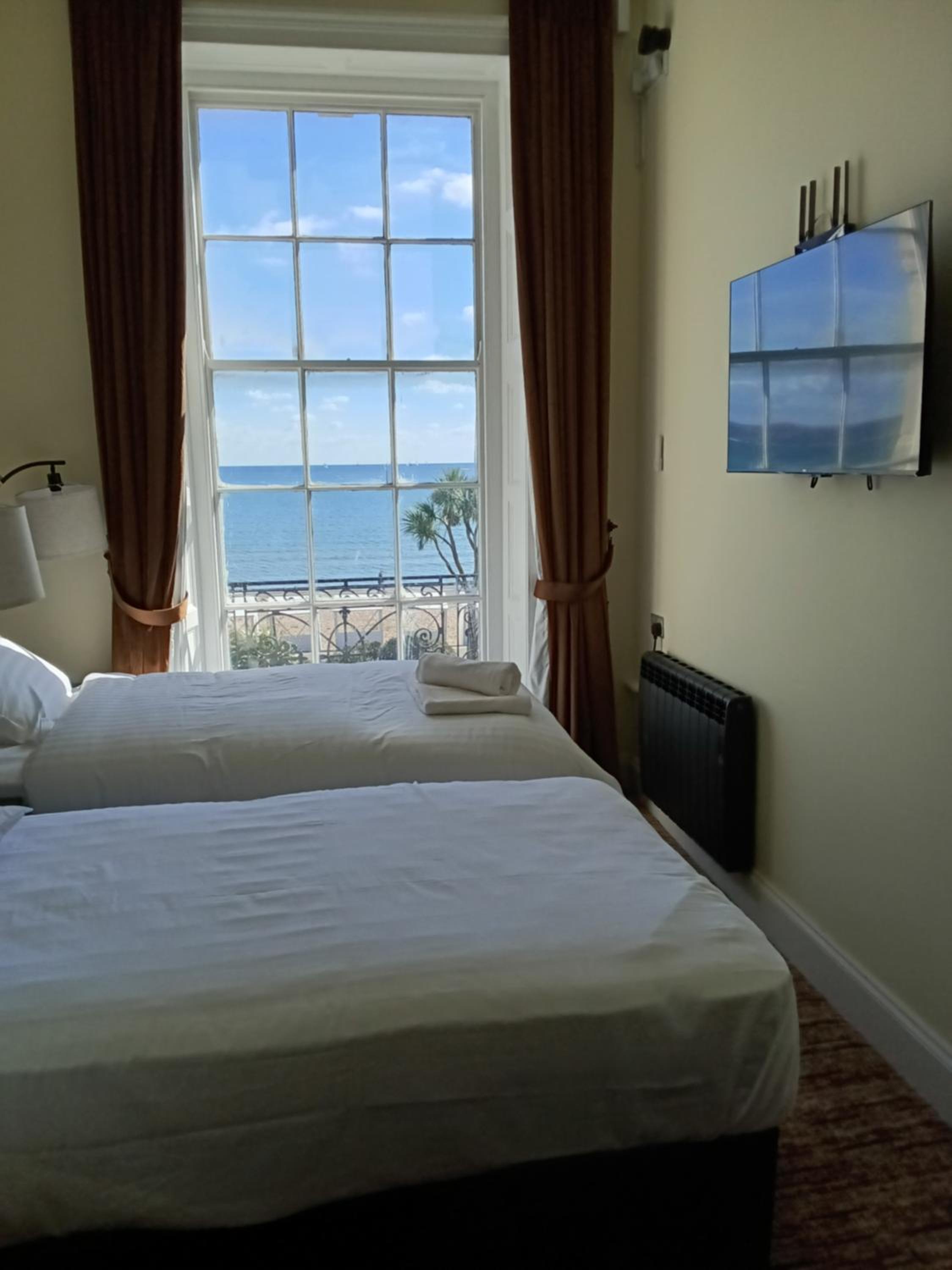 Deluxe Twin Room with Sea View photo 2