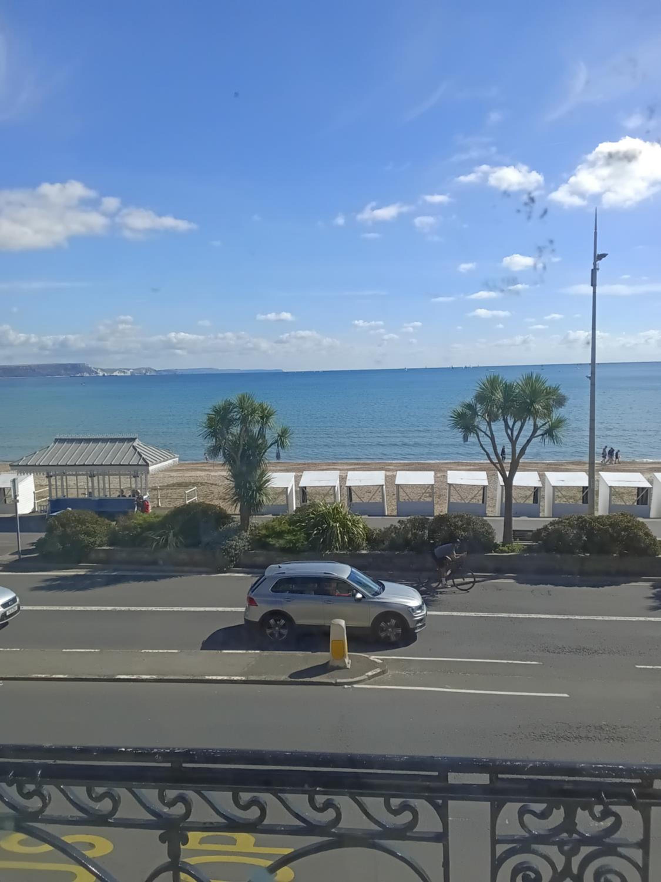 Deluxe Twin Room with Sea View photo 3