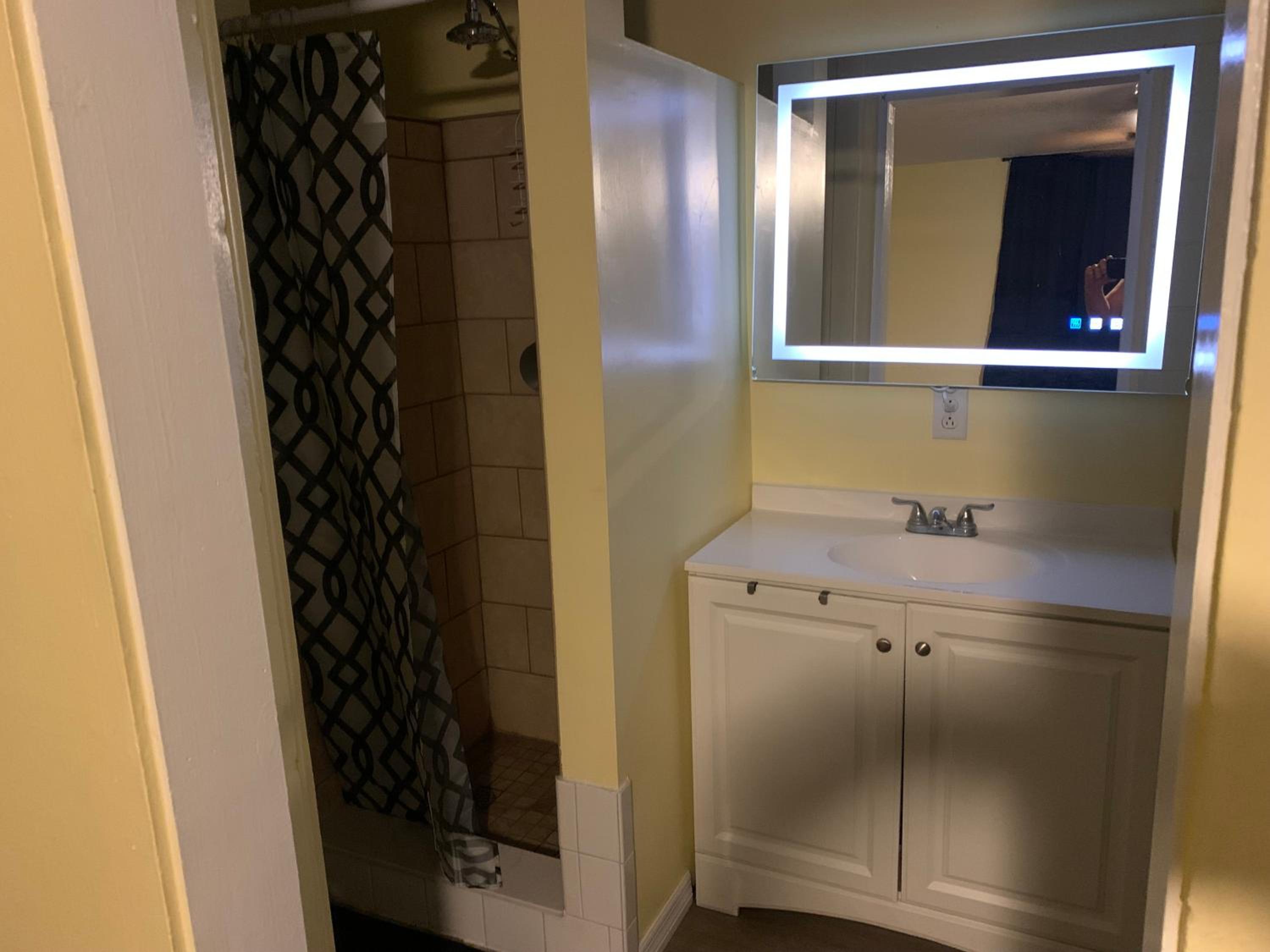 Queen Room photo 2