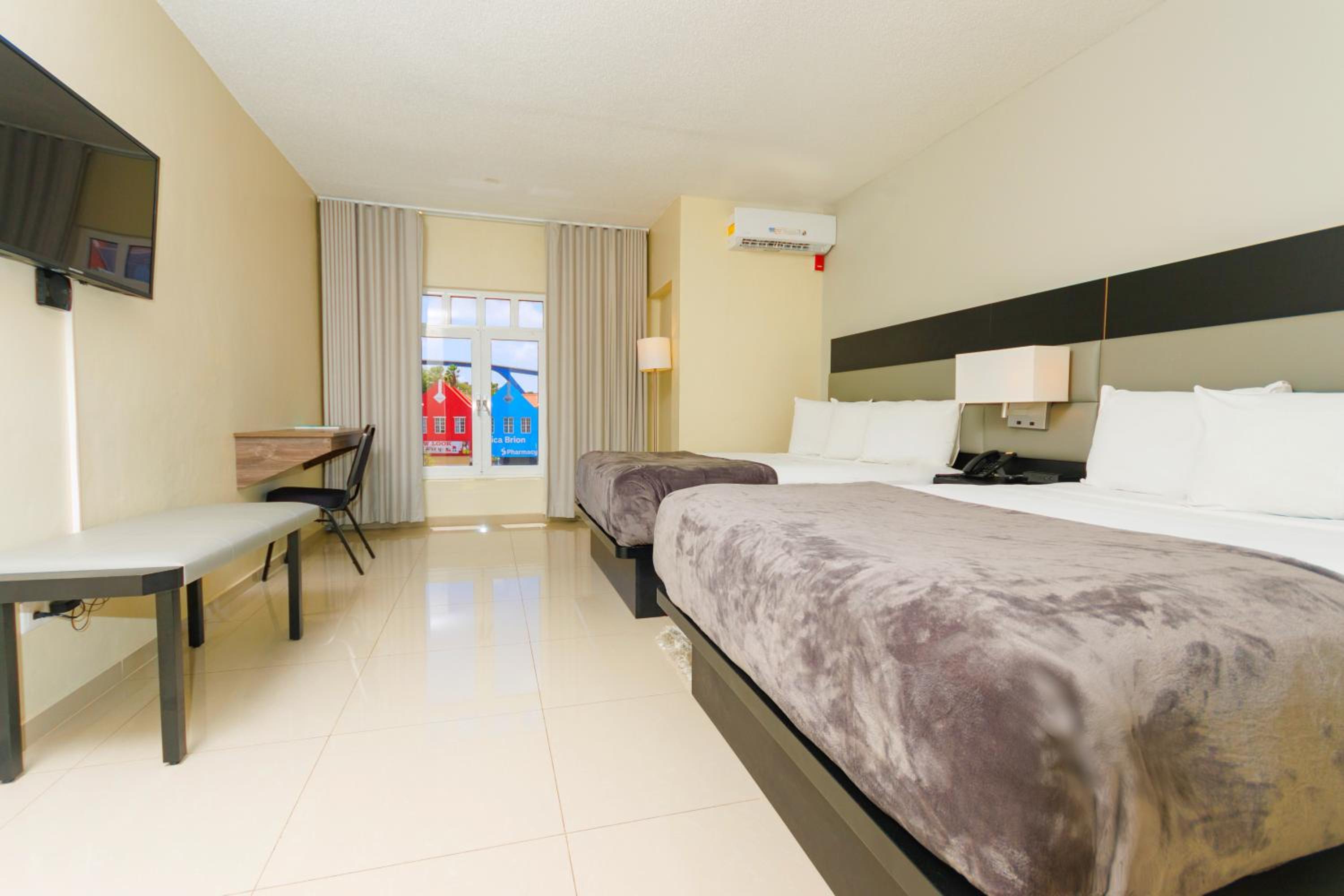 Queen Room with Two Queen Beds and City View - Non-Smoking - Photo 1